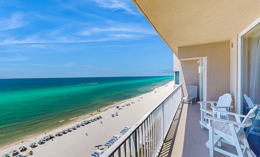 Eighth-floor beachfront condo w/ hot tubs, pools, seasonal beach service & more