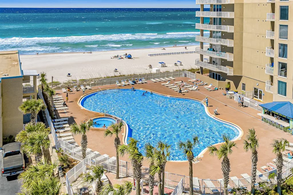 Eighth-floor beachfront condo w/ hot tubs, pools, seasonal beach service & more