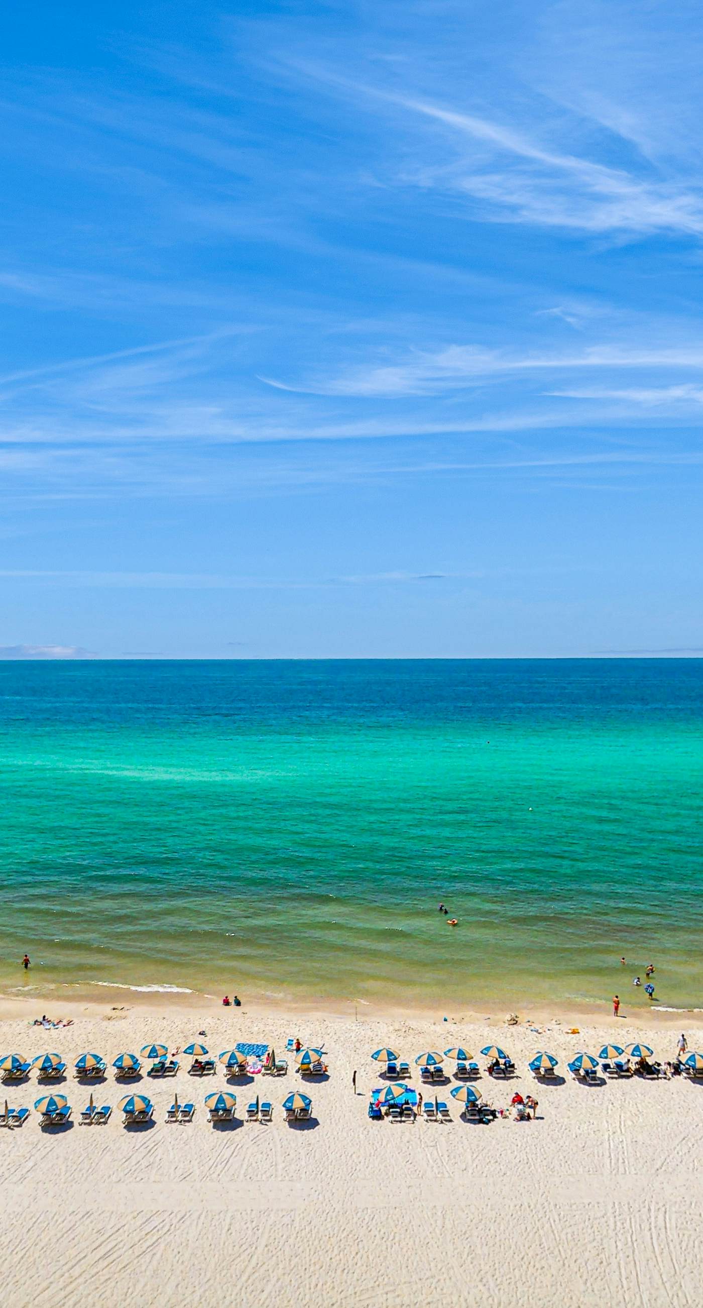 Eighth-floor beachfront condo w/ hot tubs, pools, seasonal beach service & more