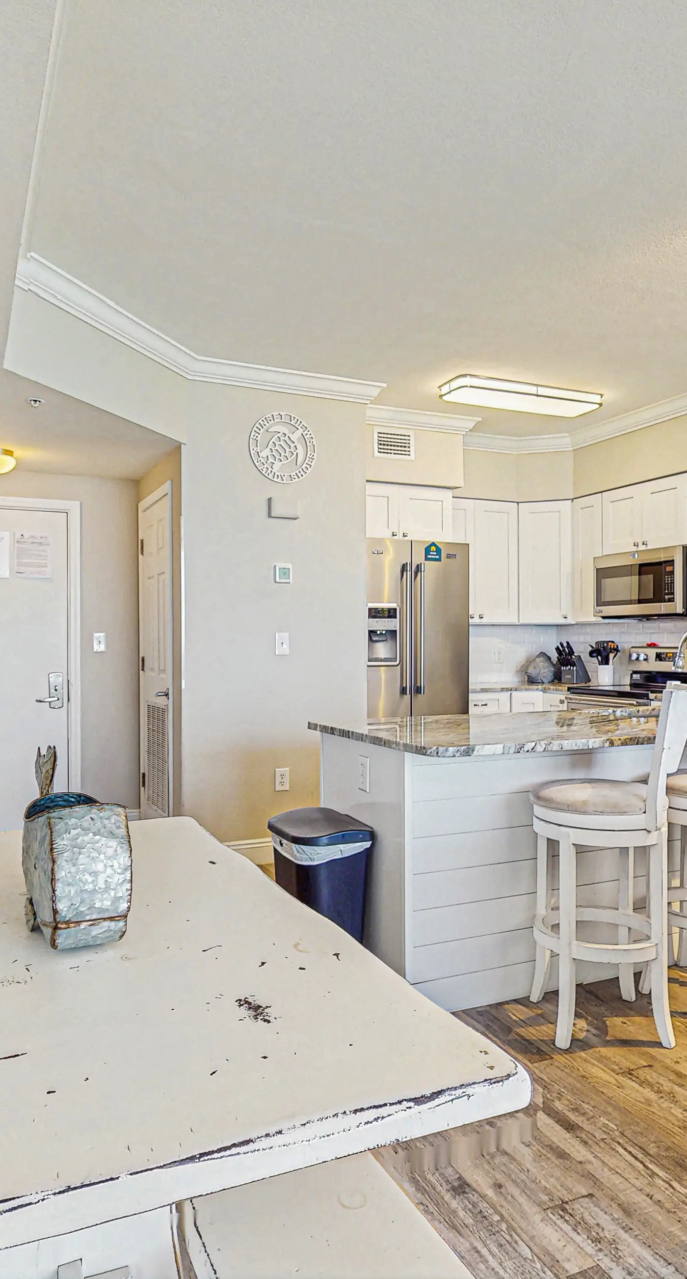 Eighth-floor beachfront condo w/ hot tubs, pools, seasonal beach service & more