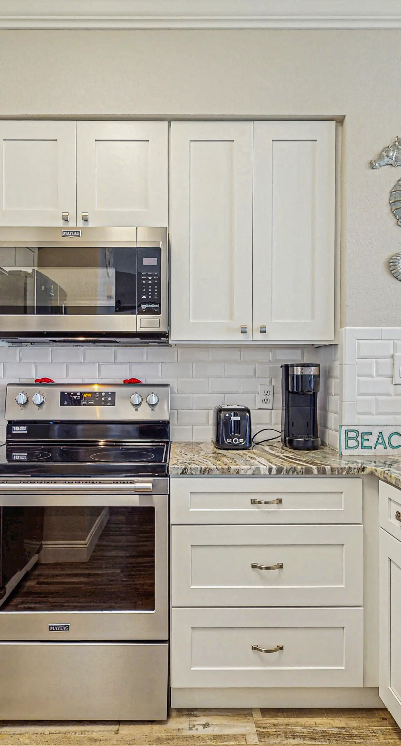 Eighth-floor beachfront condo w/ hot tubs, pools, seasonal beach service & more