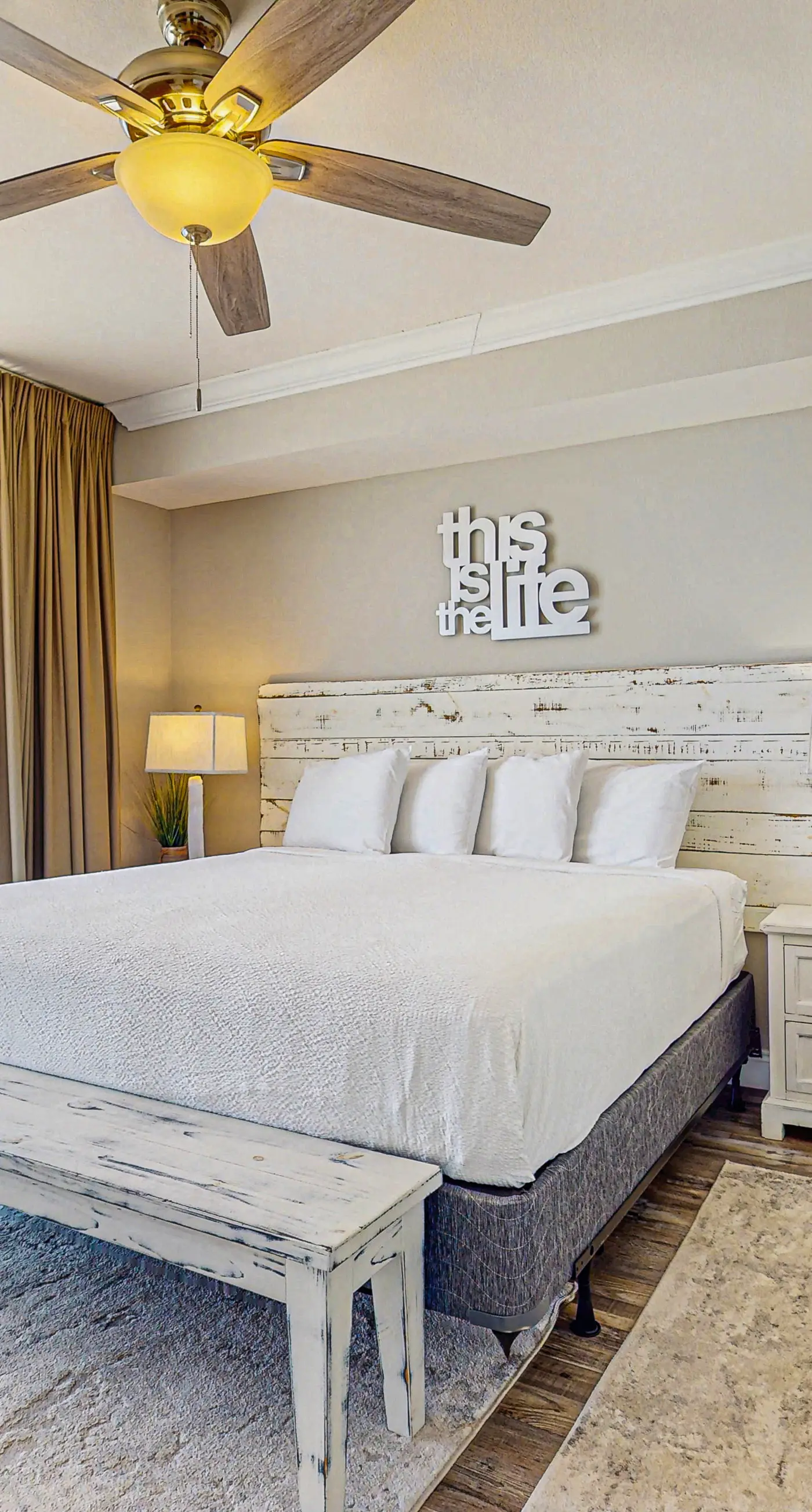 Eighth-floor beachfront condo w/ hot tubs, pools, seasonal beach service & more