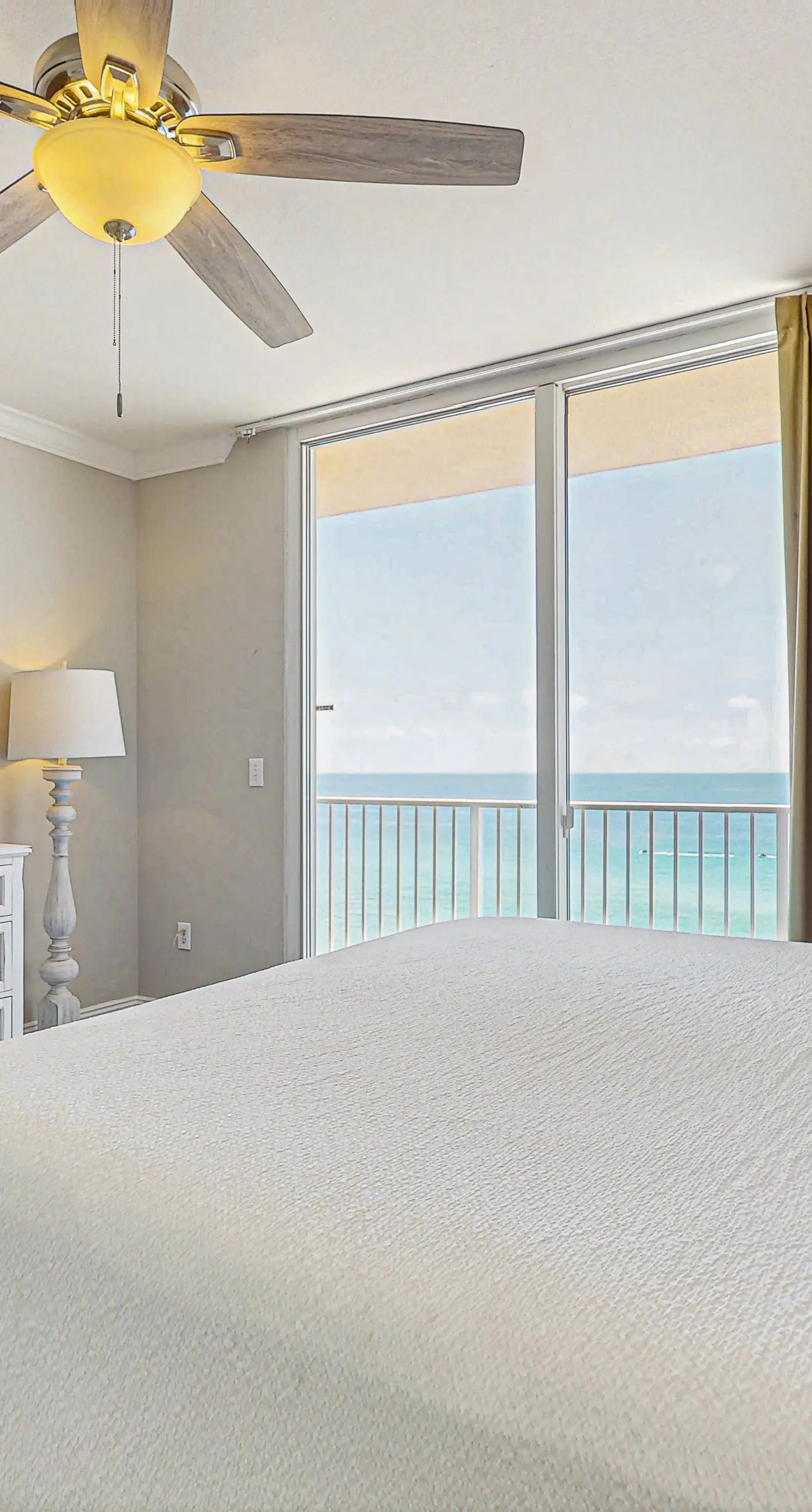 Eighth-floor beachfront condo w/ hot tubs, pools, seasonal beach service & more