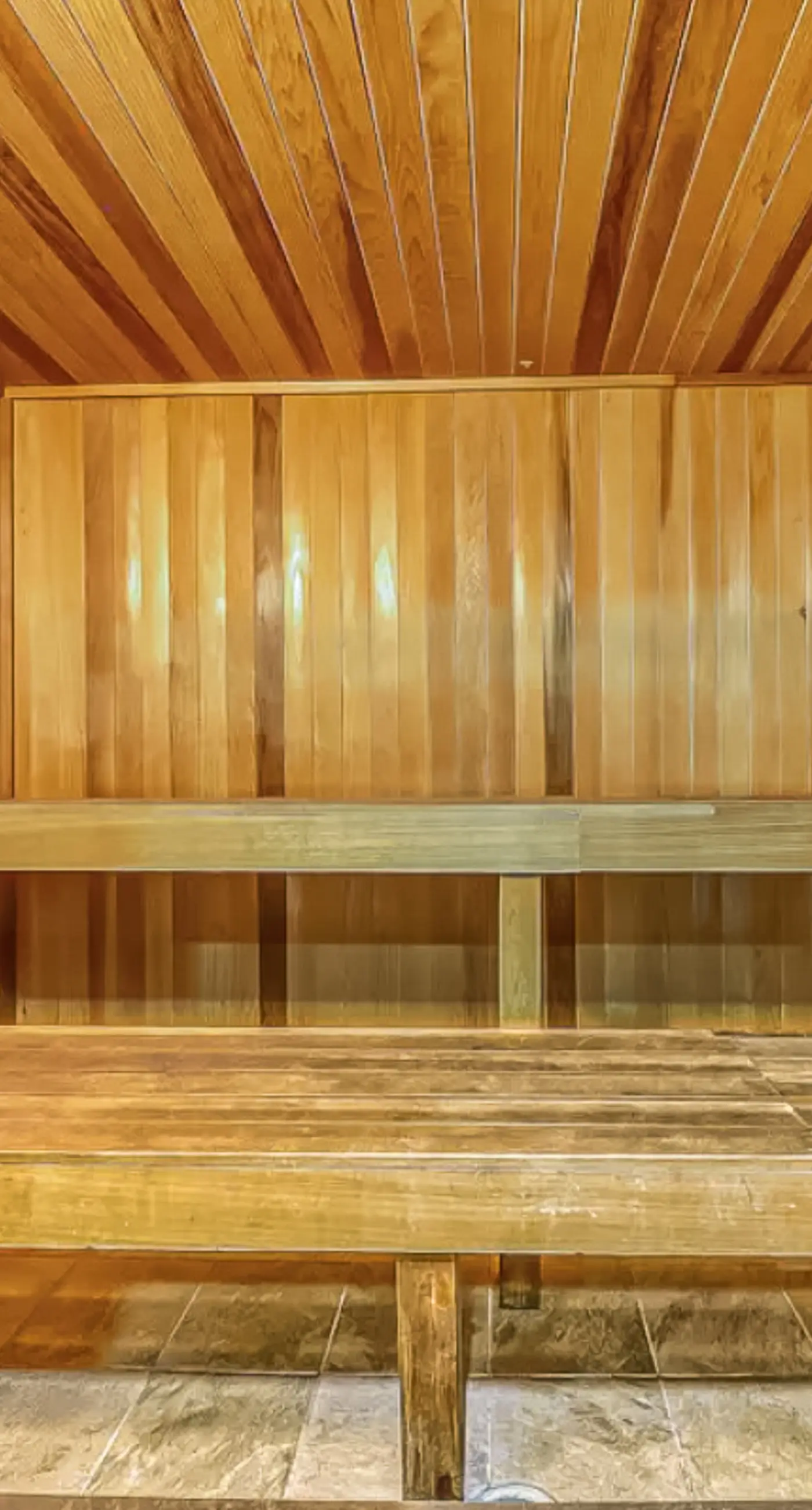 Eighth-floor beachfront condo w/ hot tubs, pools, seasonal beach service & more