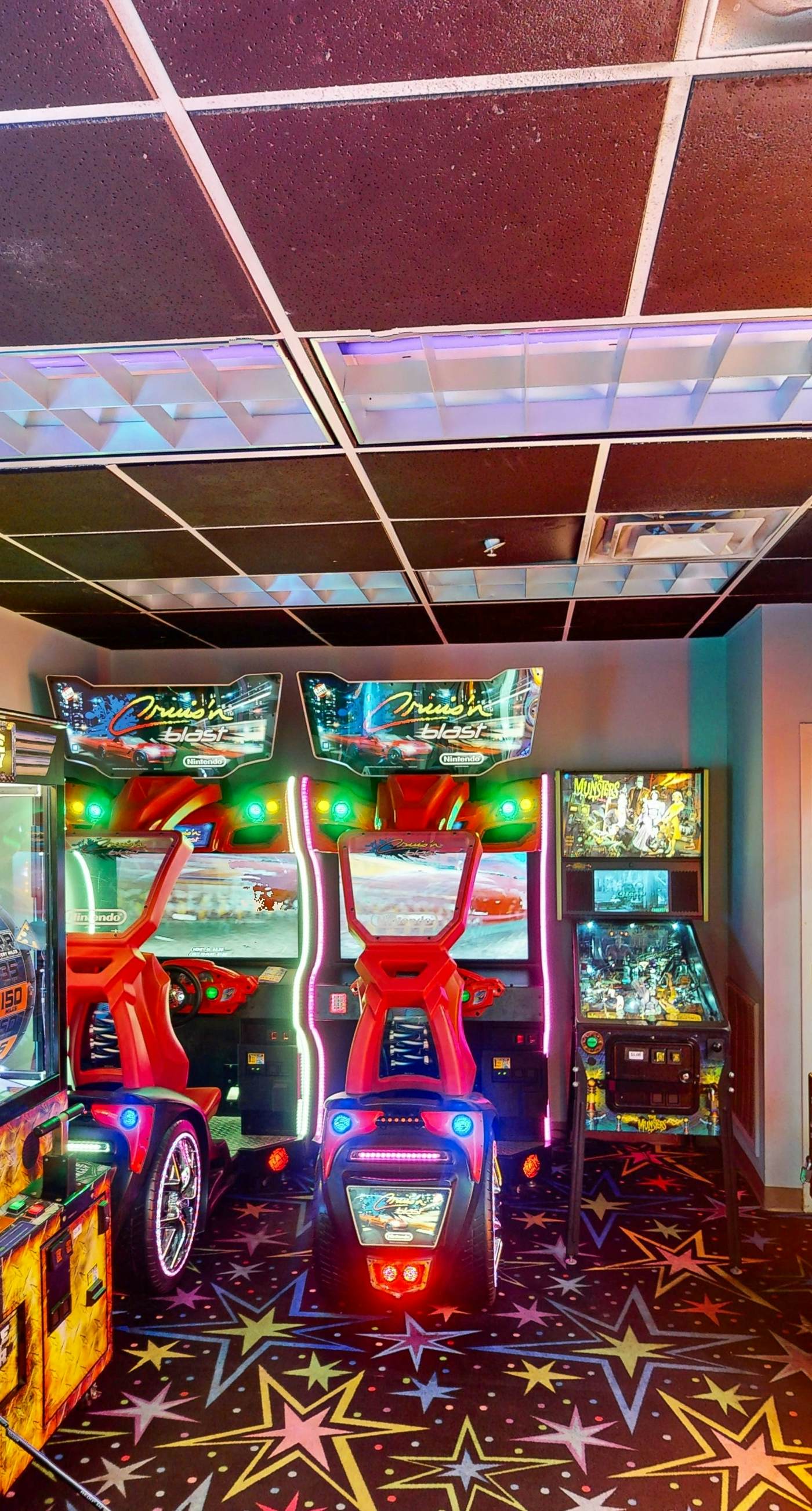 Eighth-floor beachfront condo w/ hot tubs, pools, seasonal beach service & more