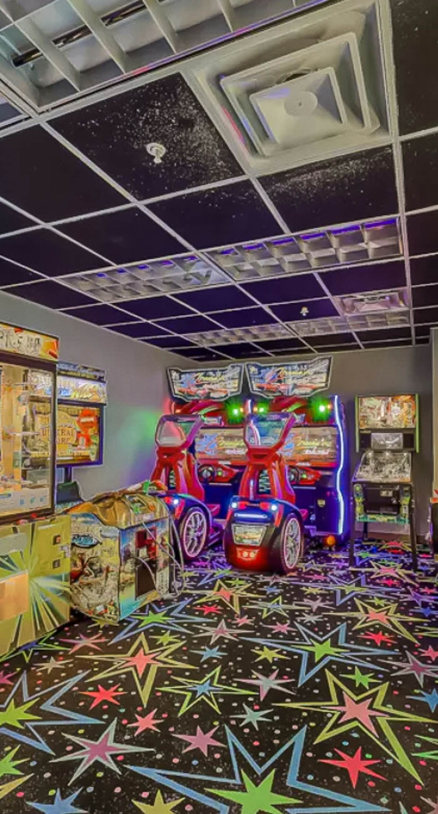 Eighth-floor beachfront condo w/ hot tubs, pools, seasonal beach service & more