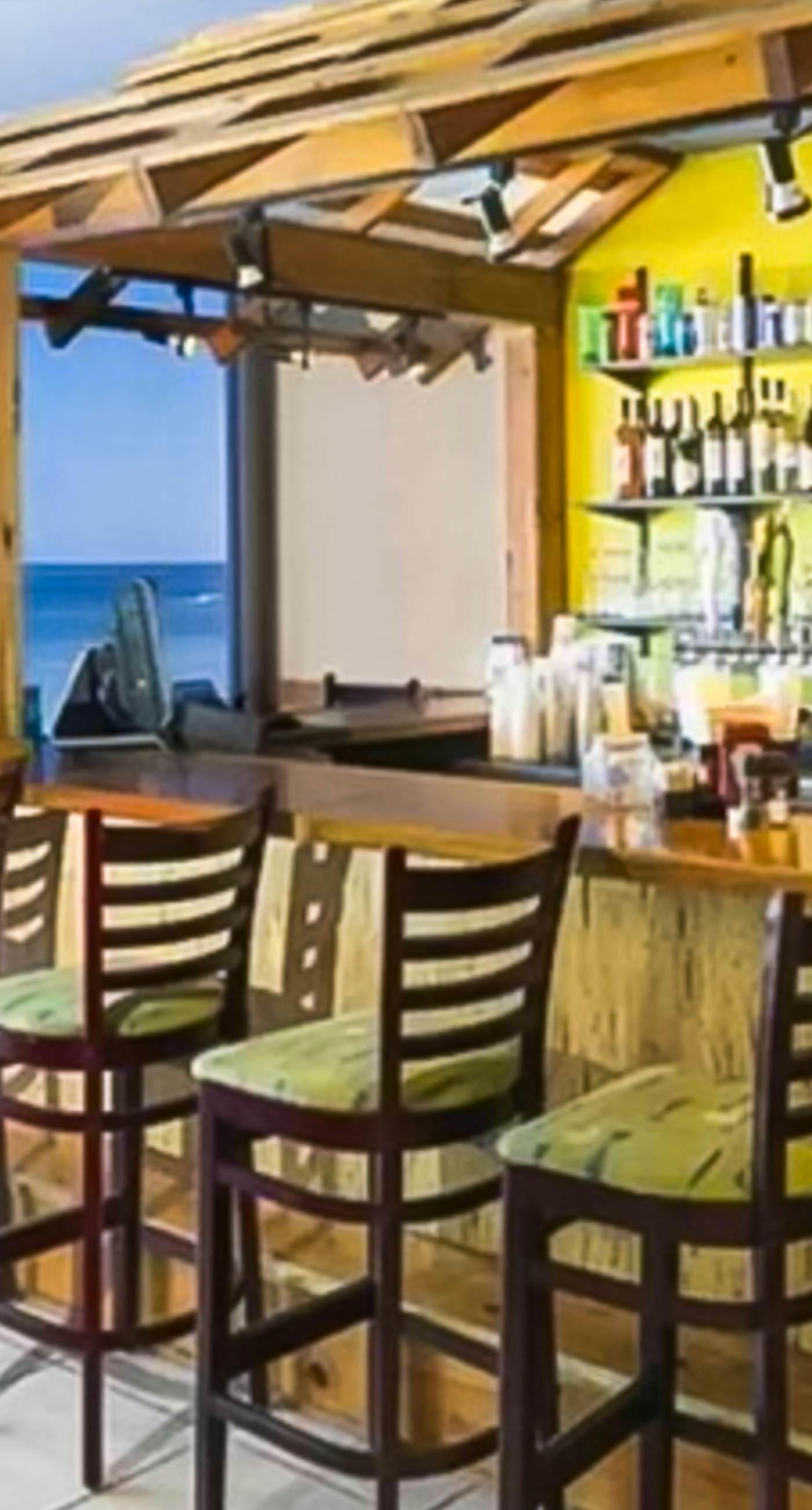 Eighth-floor beachfront condo w/ hot tubs, pools, seasonal beach service & more