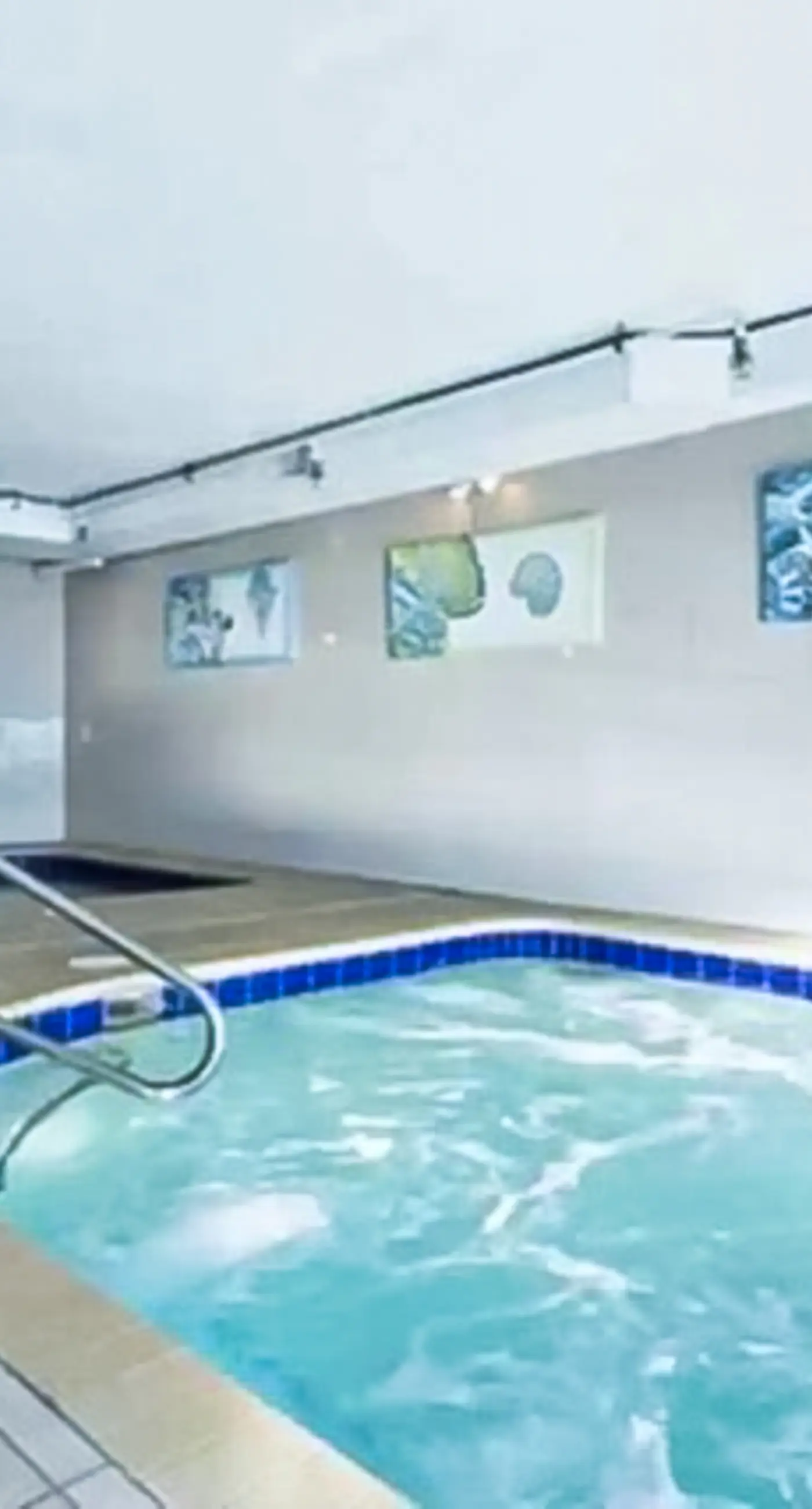 Eighth-floor beachfront condo w/ hot tubs, pools, seasonal beach service & more