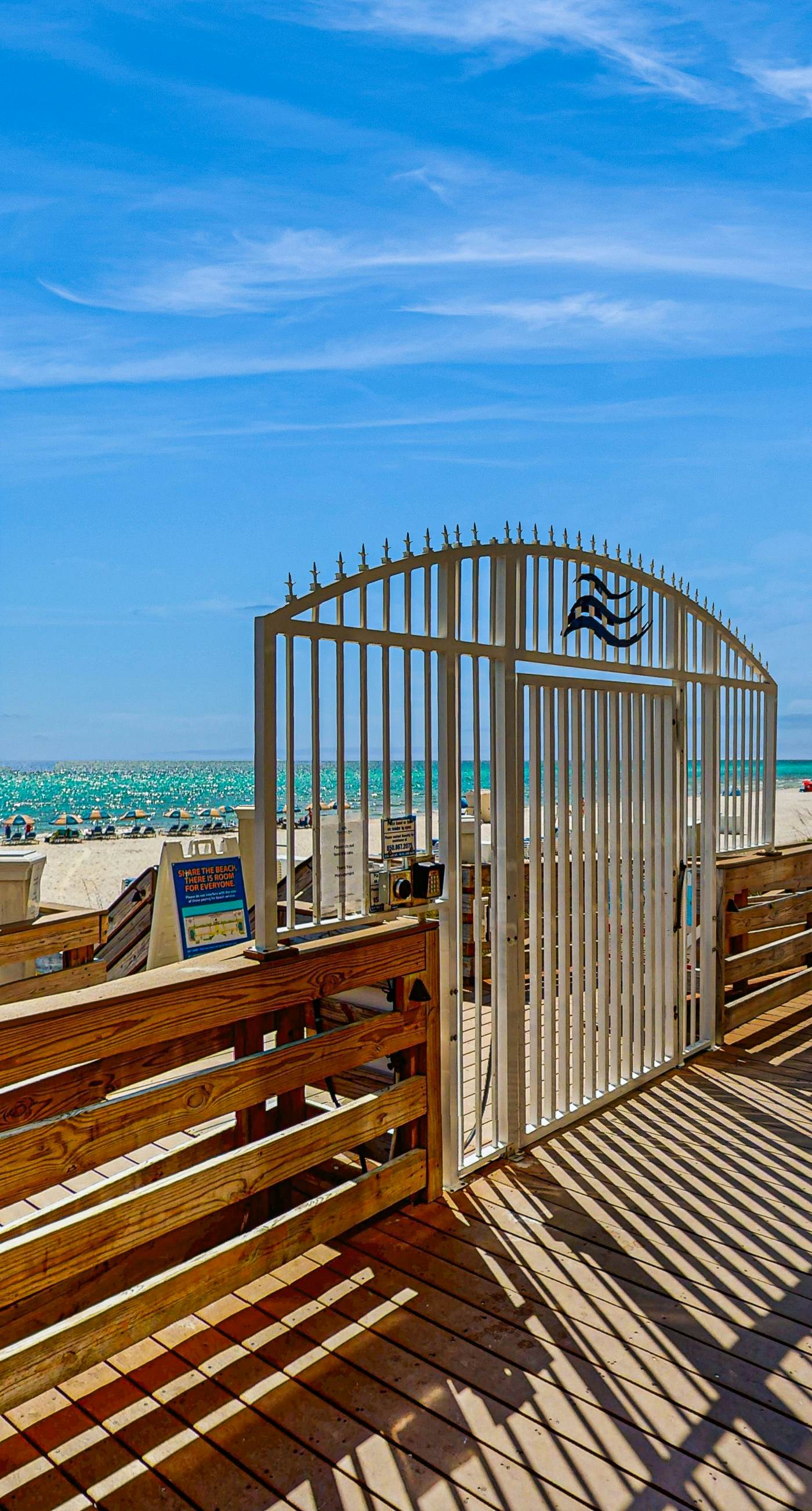 Eighth-floor beachfront condo w/ hot tubs, pools, seasonal beach service & more