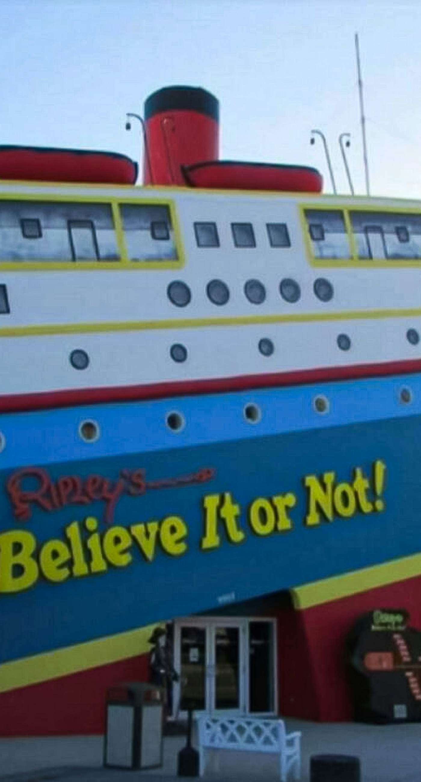 Eighth-floor beachfront condo w/ hot tubs, pools, seasonal beach service & more