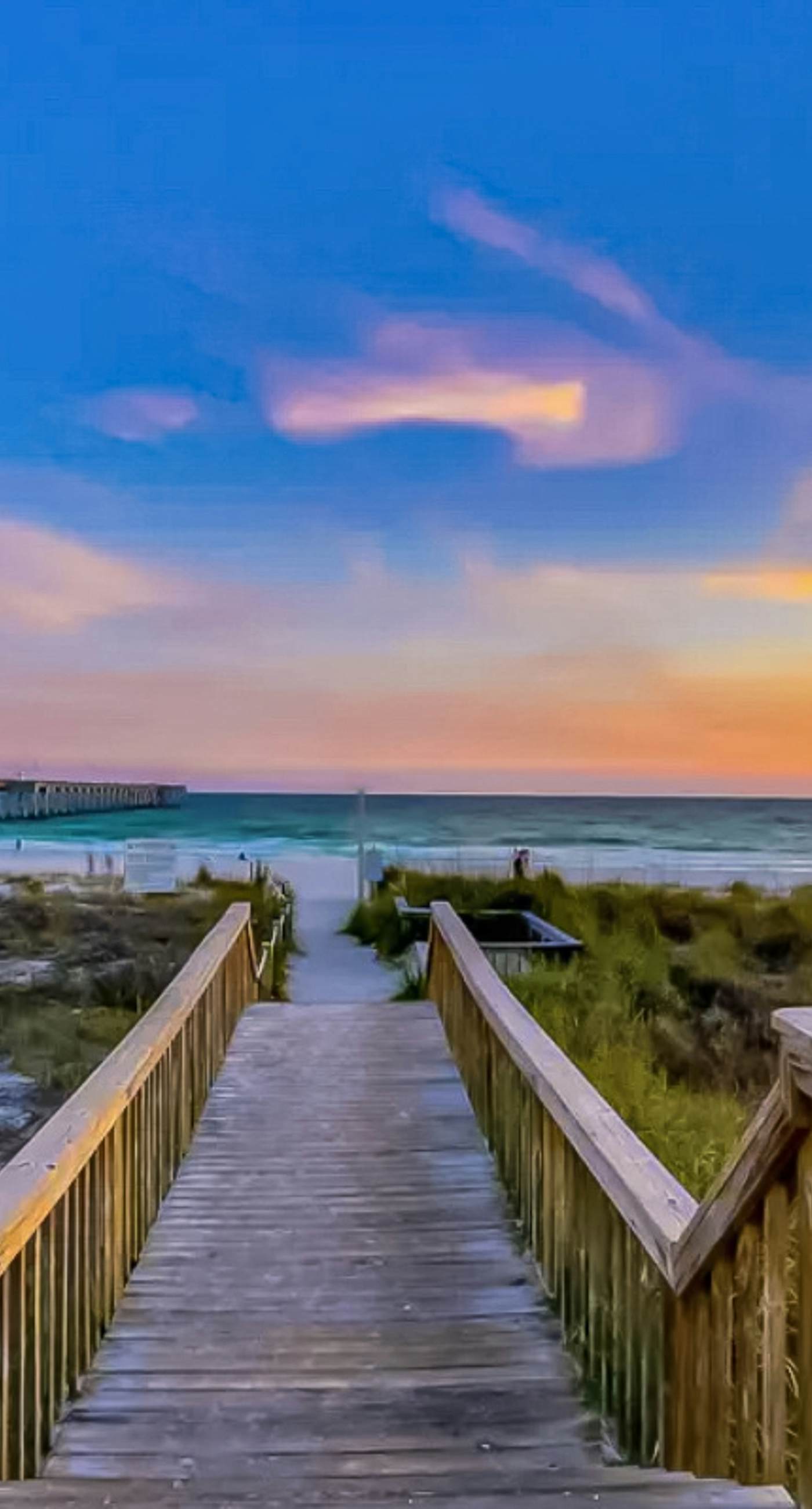 Eighth-floor beachfront condo w/ hot tubs, pools, seasonal beach service & more