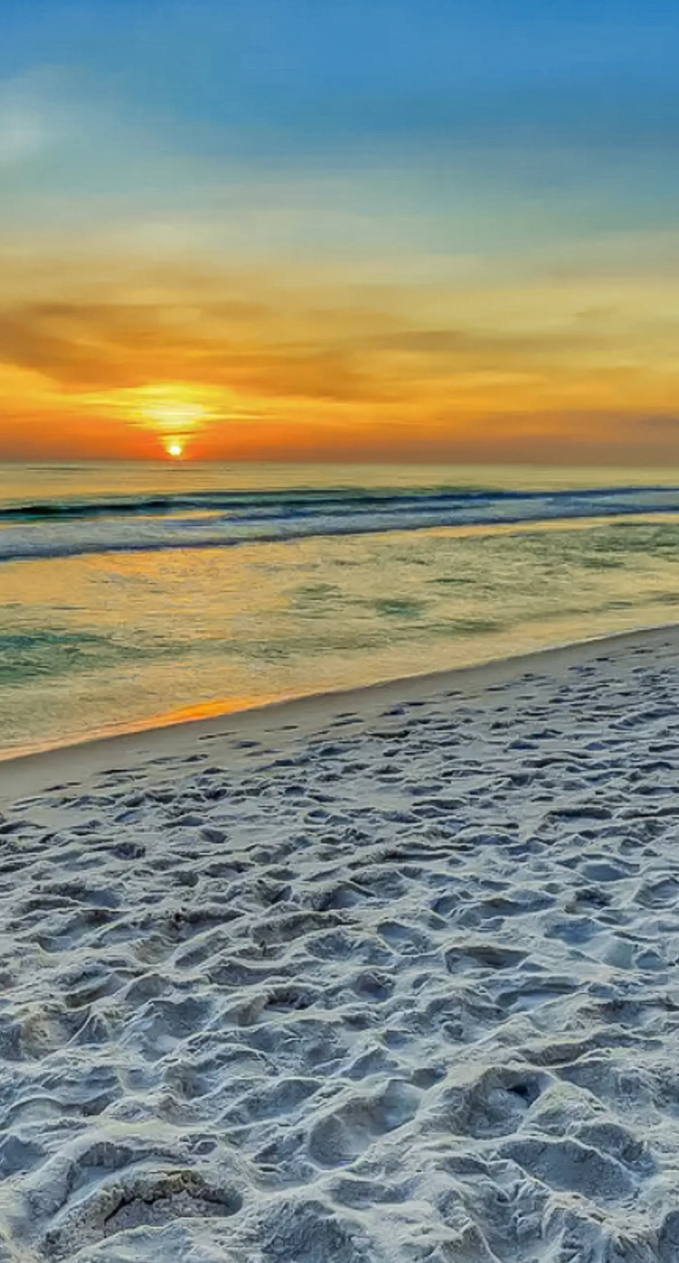 Eighth-floor beachfront condo w/ hot tubs, pools, seasonal beach service & more