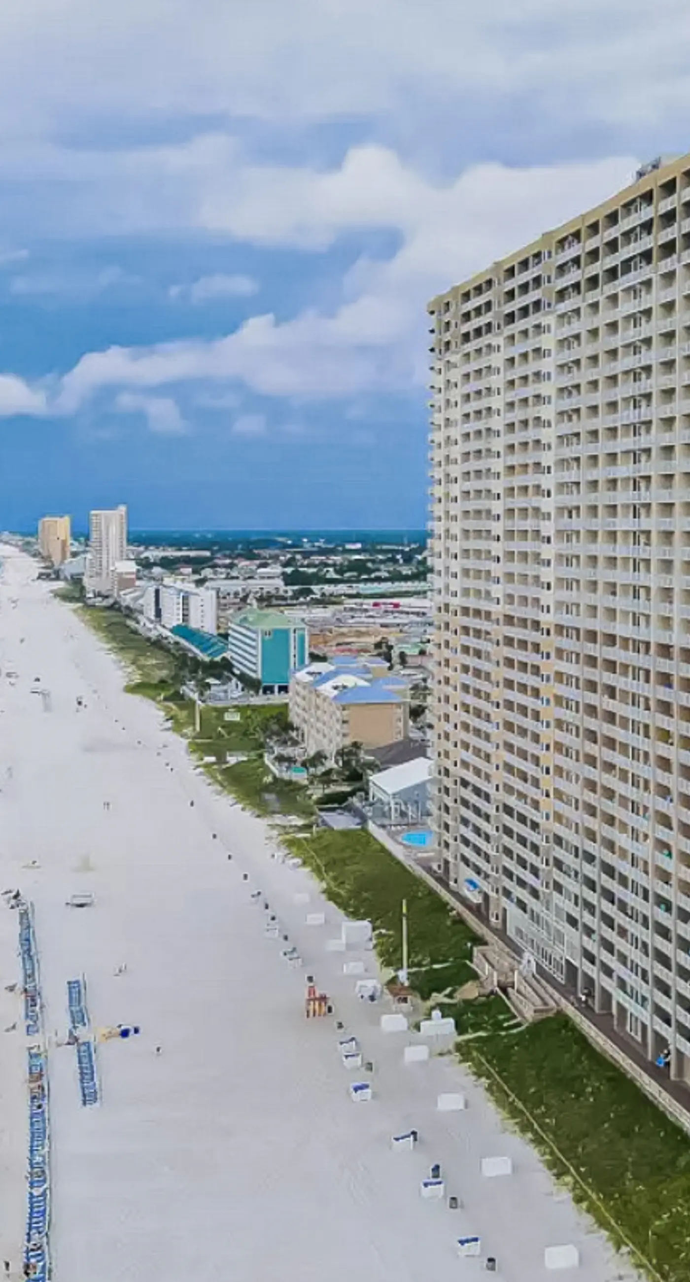 Eighth-floor beachfront condo w/ hot tubs, pools, seasonal beach service & more