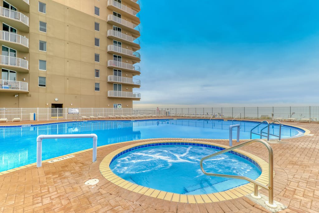 Gulf-Front Condo w/ 14th-Floor Views, Beach Service & Shared Pools/Hot Tubs