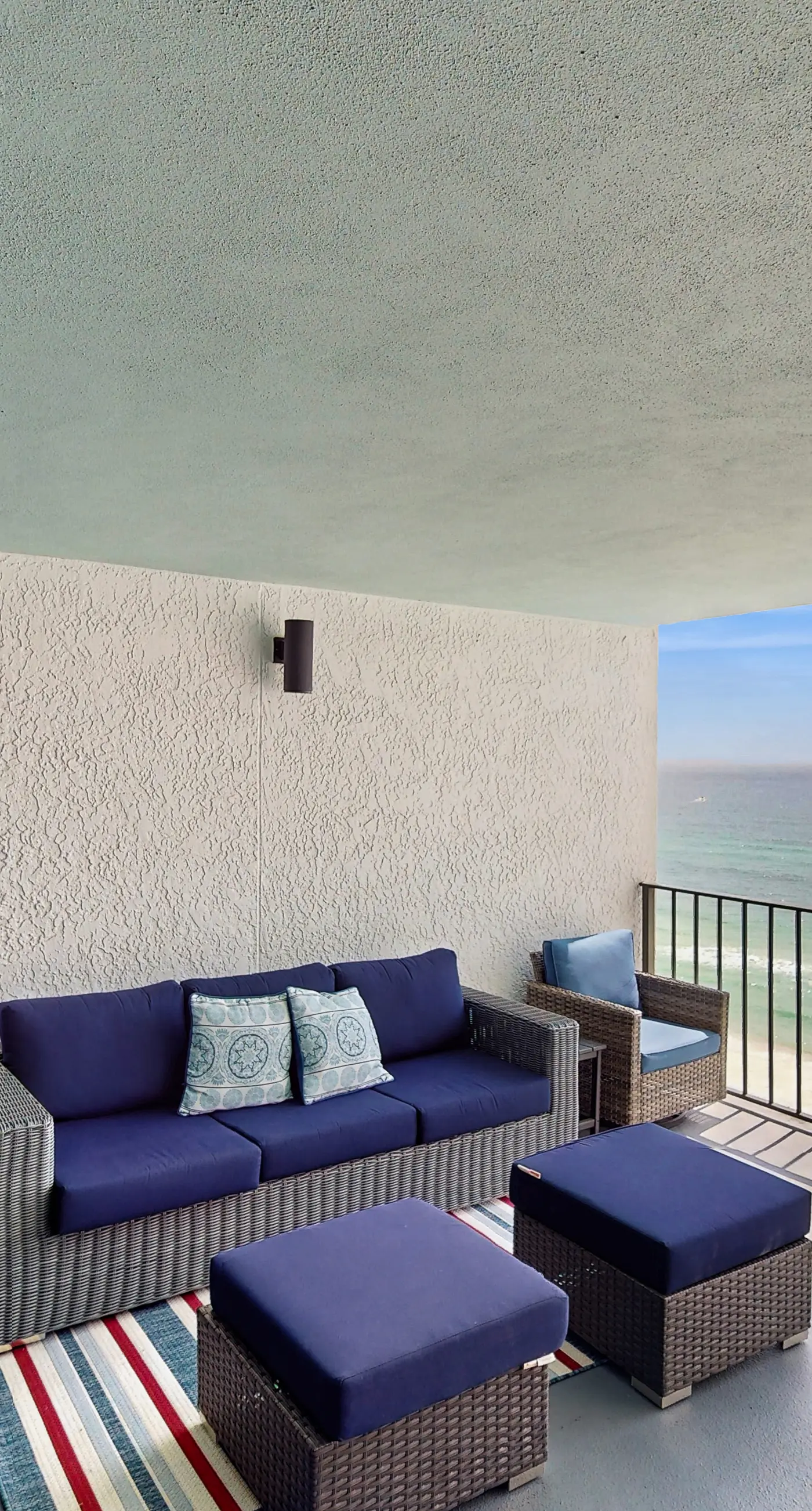 Beachfront Bliss: 2BR/2BA Condo + Free Chairs & Umbrella, Pool & Hot Tub