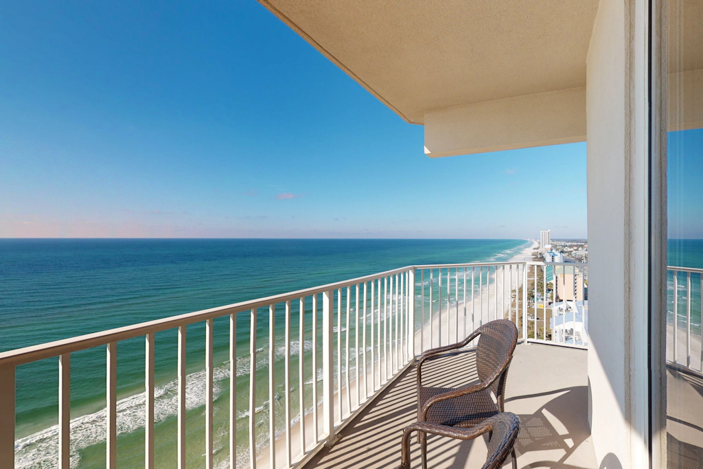 Gulf-front corner condo w/ amazing view, large balcony, pools & hot tubs