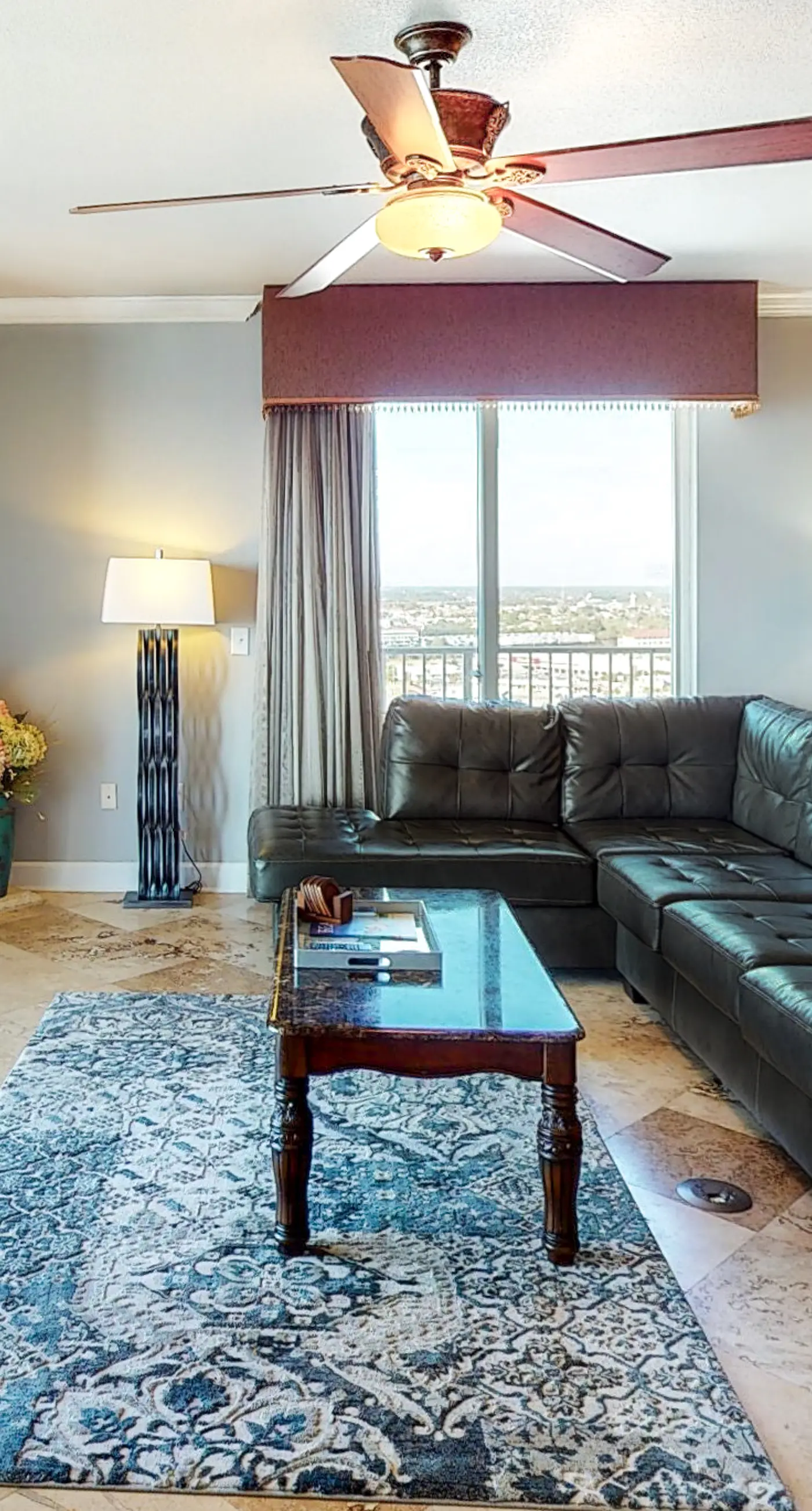 Gulf-front corner condo w/ amazing view, large balcony, pools & hot tubs