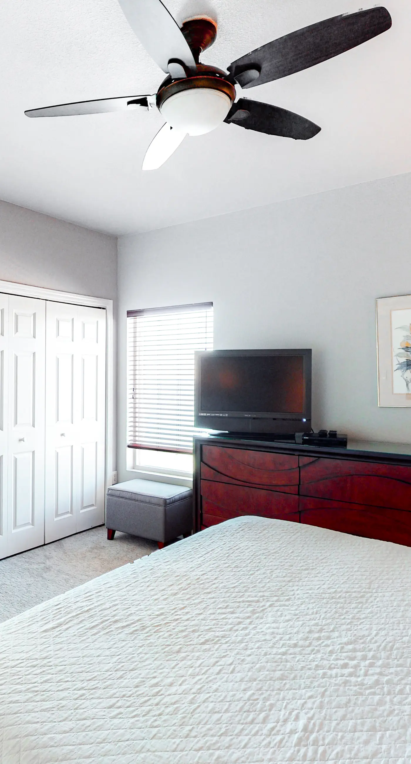 Gulf-front corner condo w/ amazing view, large balcony, pools & hot tubs