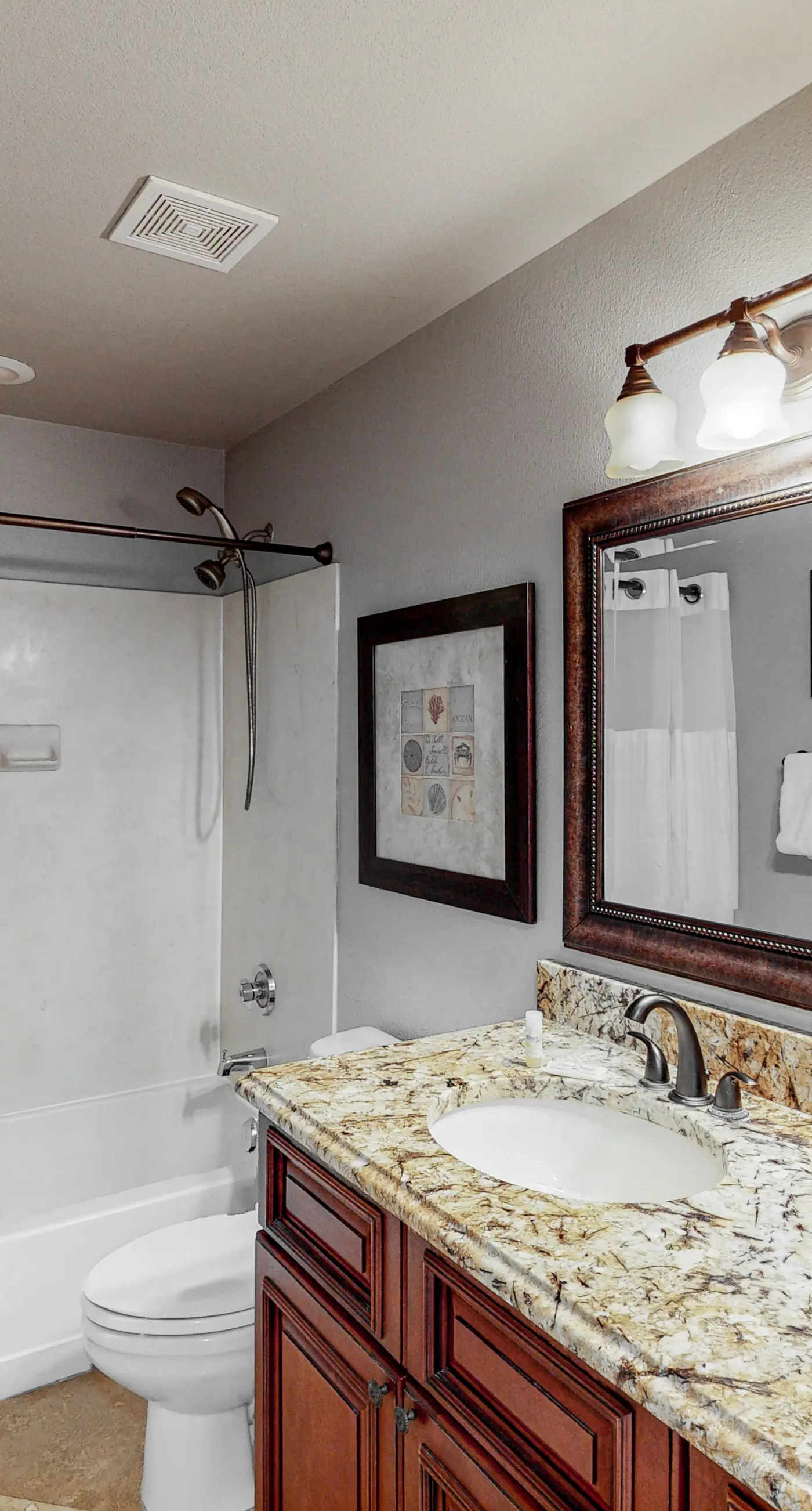 Gulf-front corner condo w/ amazing view, large balcony, pools & hot tubs
