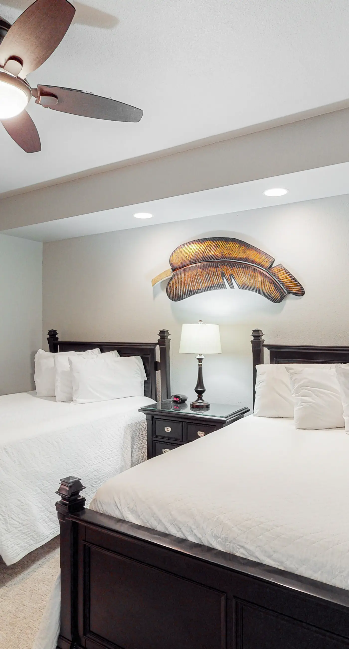 Gulf-front corner condo w/ amazing view, large balcony, pools & hot tubs