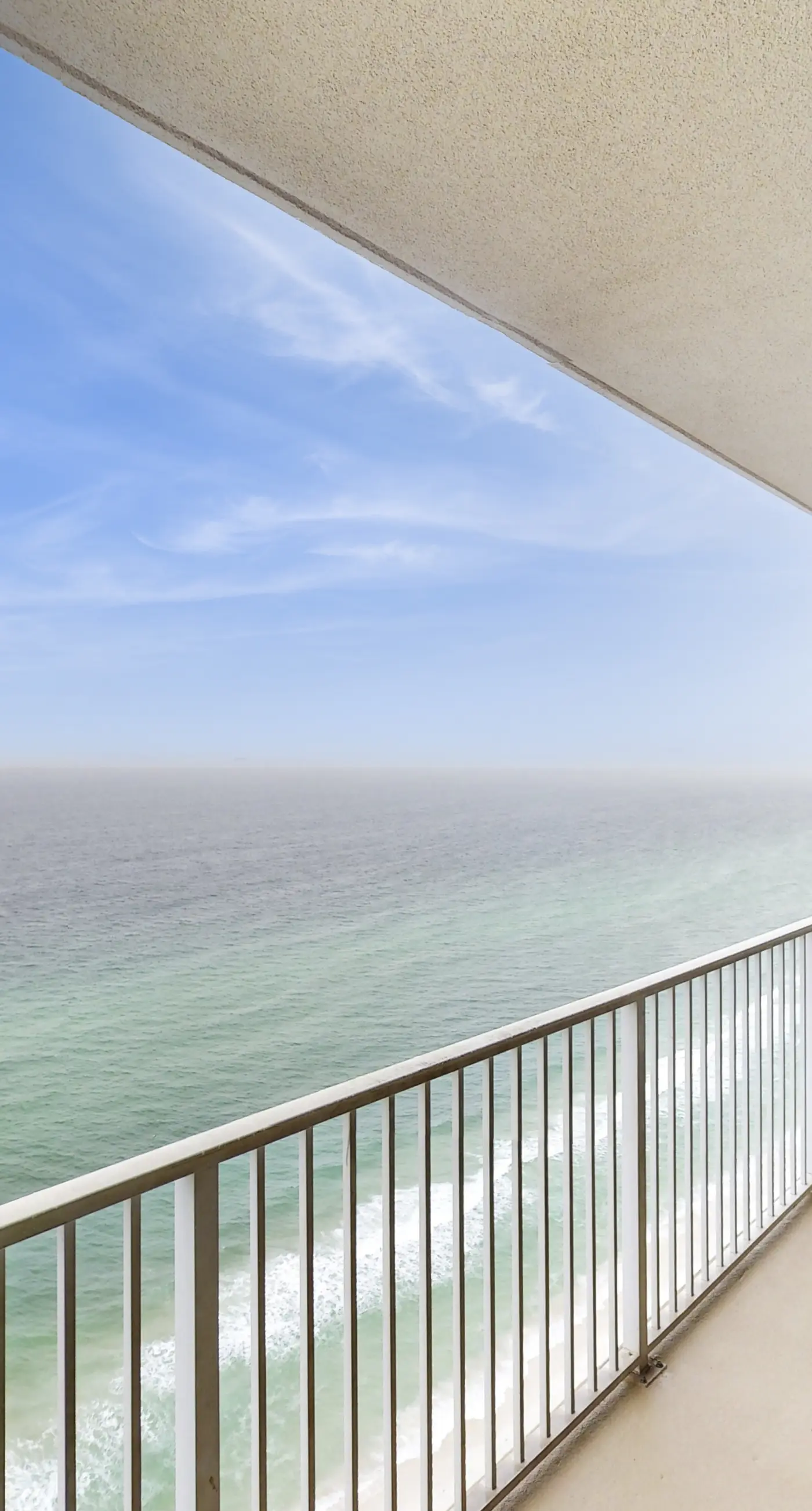 Gulf-front, 25th-floor condo with WiFi & on-site pools, hot tubs, gym, game room