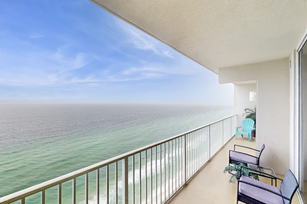 Gulf-front, 25th-floor condo with WiFi & on-site pools, hot tubs, gym, game room