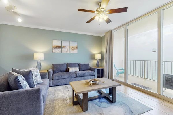 Gulf-front, 25th-floor condo with WiFi & on-site pools, hot tubs, gym, game room