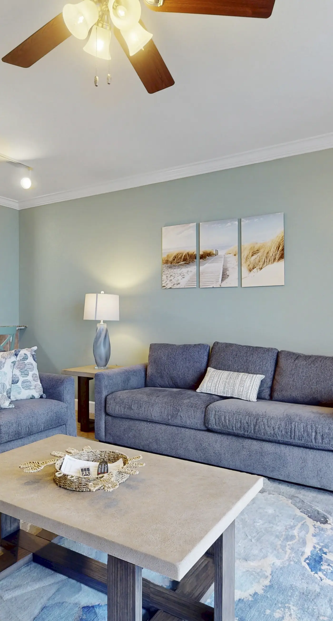 Gulf-front, 25th-floor condo with WiFi & on-site pools, hot tubs, gym, game room