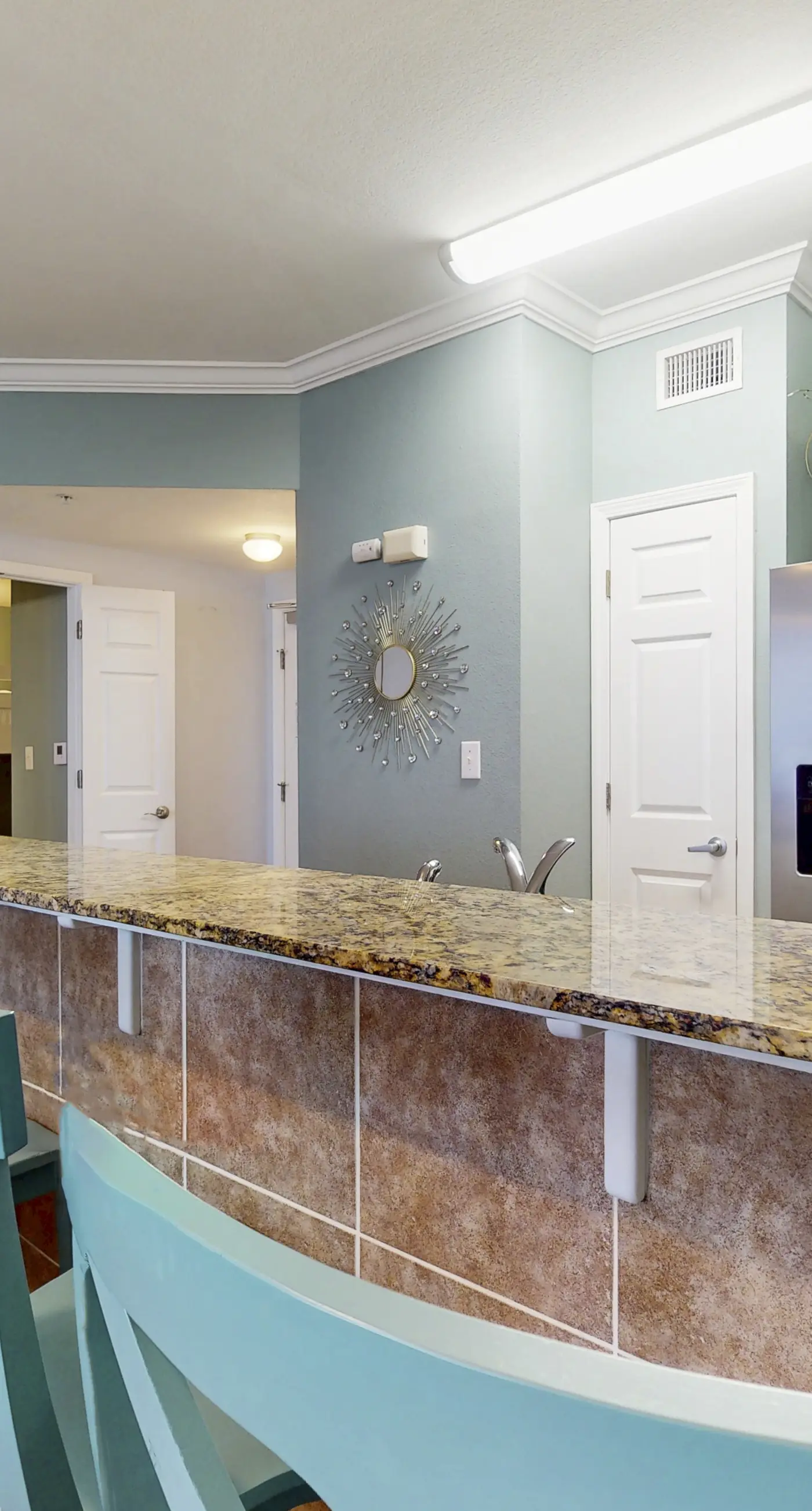 Gulf-front, 25th-floor condo with WiFi & on-site pools, hot tubs, gym, game room