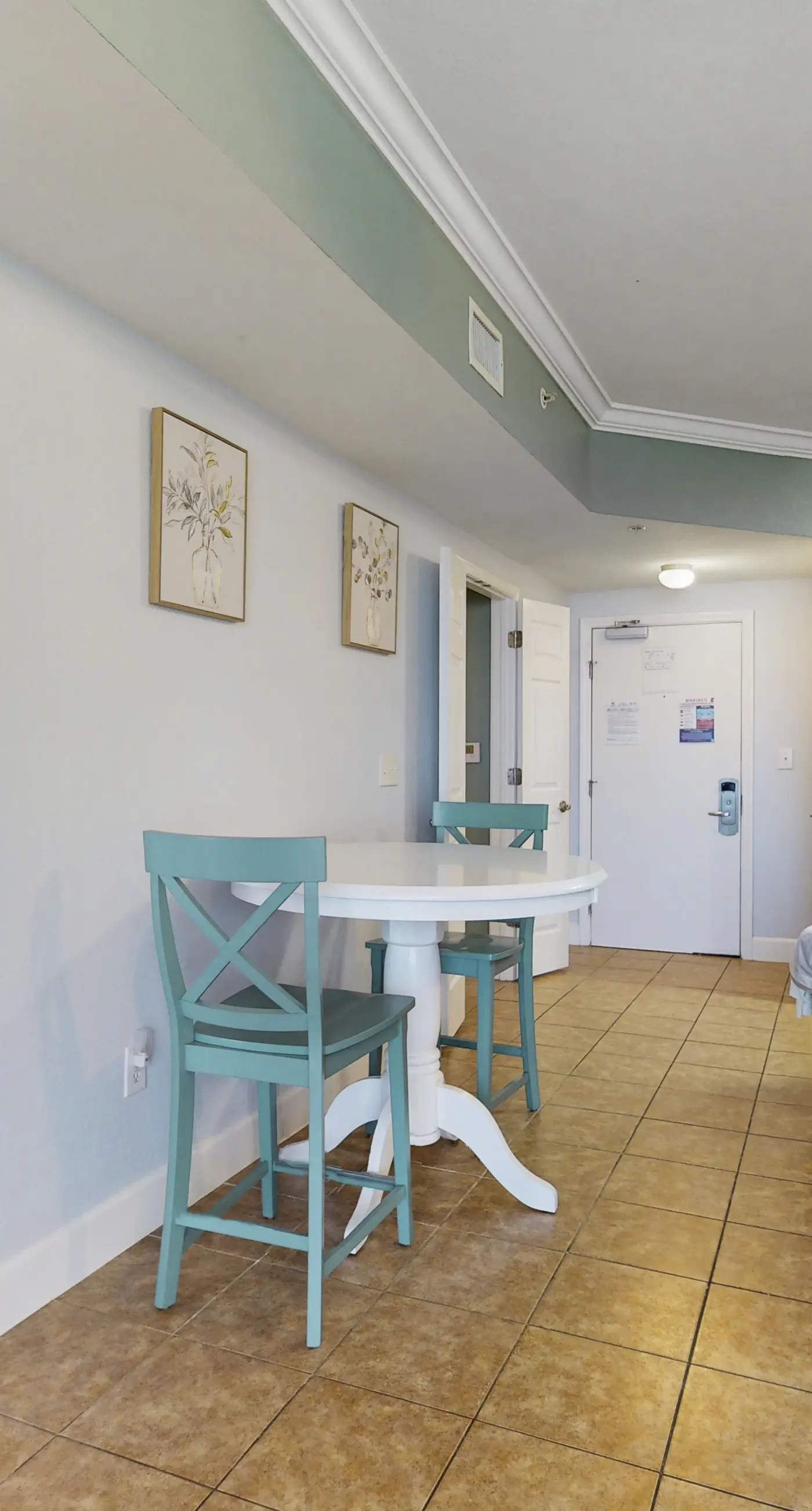 Gulf-front, 25th-floor condo with WiFi & on-site pools, hot tubs, gym, game room