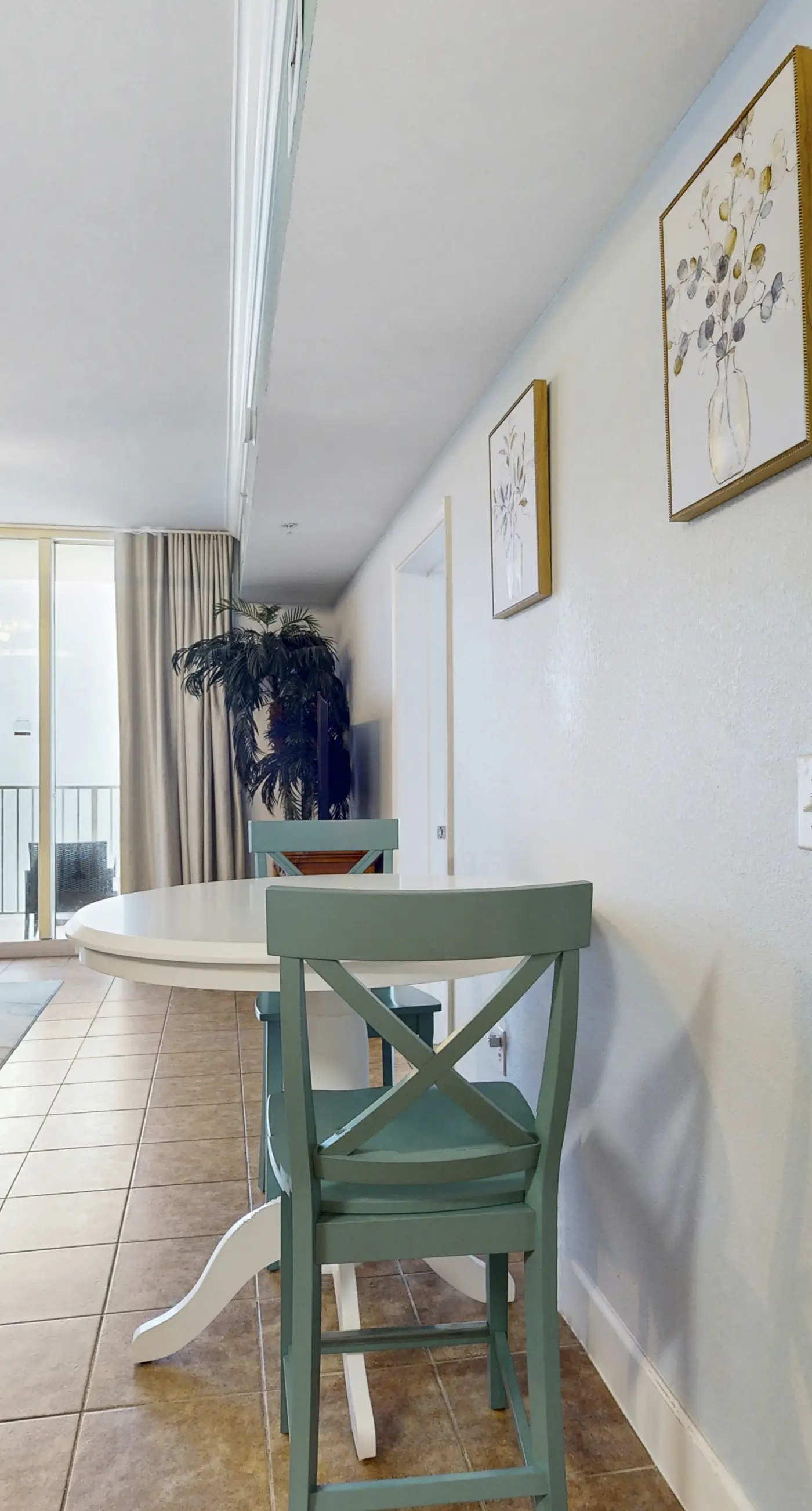 Gulf-front, 25th-floor condo with WiFi & on-site pools, hot tubs, gym, game room