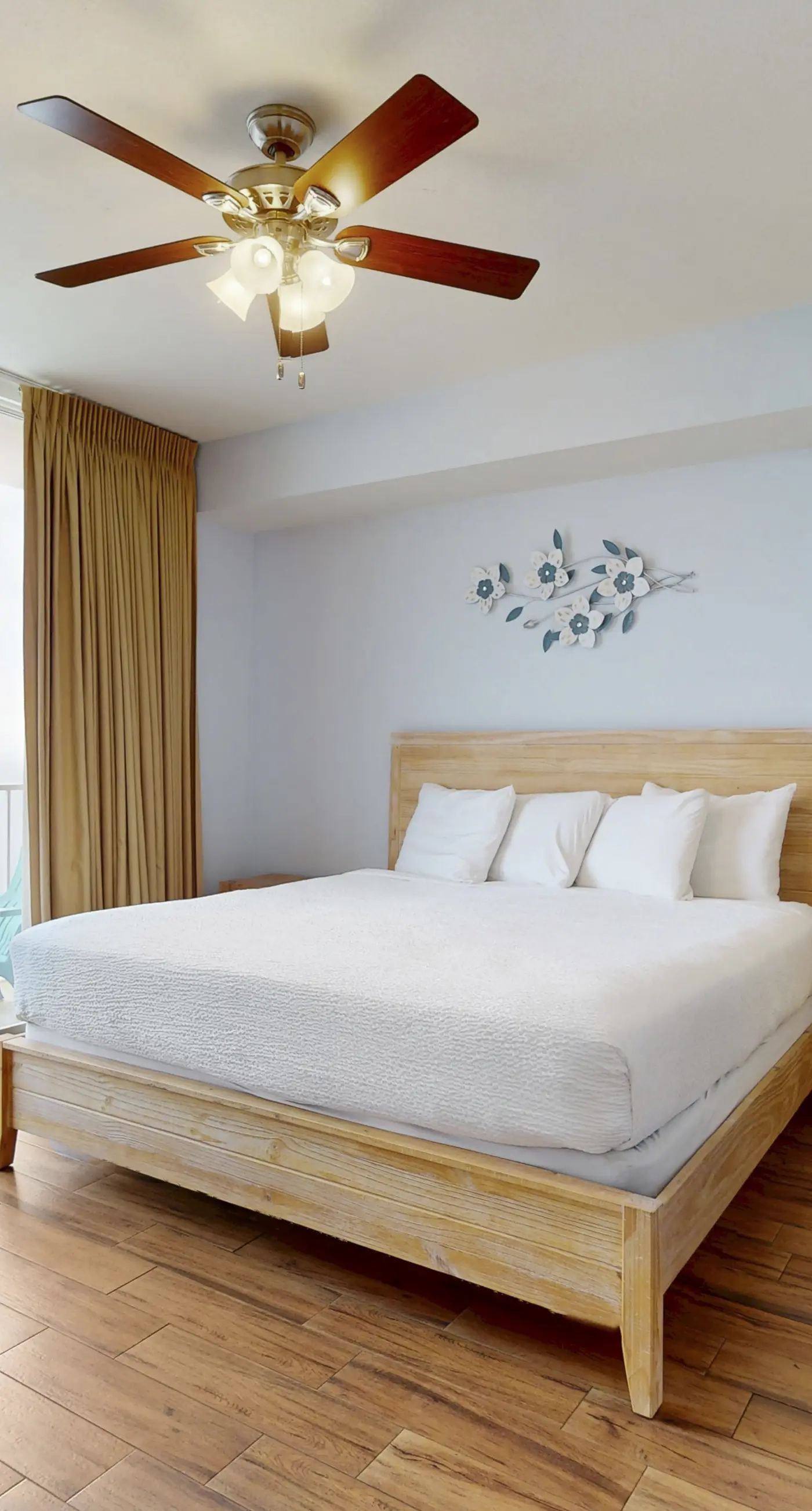 Gulf-front, 25th-floor condo with WiFi & on-site pools, hot tubs, gym, game room