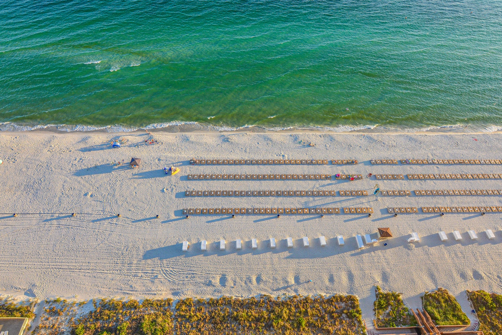 Gulf-front, 25th-floor condo with WiFi & on-site pools, hot tubs, gym, game room