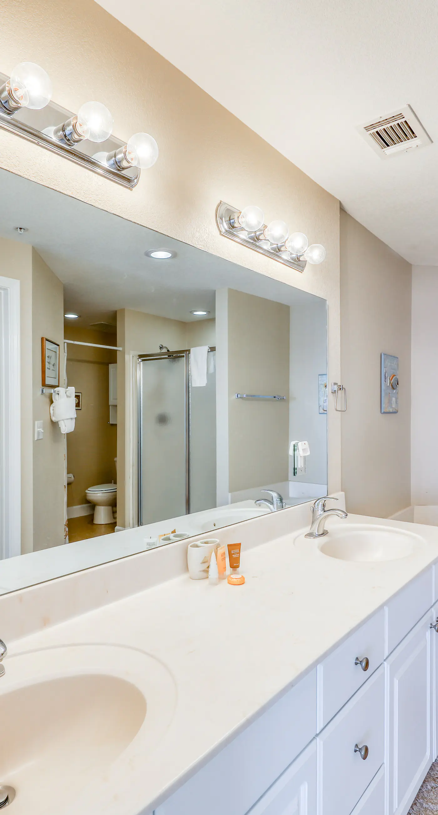 Welcoming, beachfront condo with Gulf views, pools & fitness center