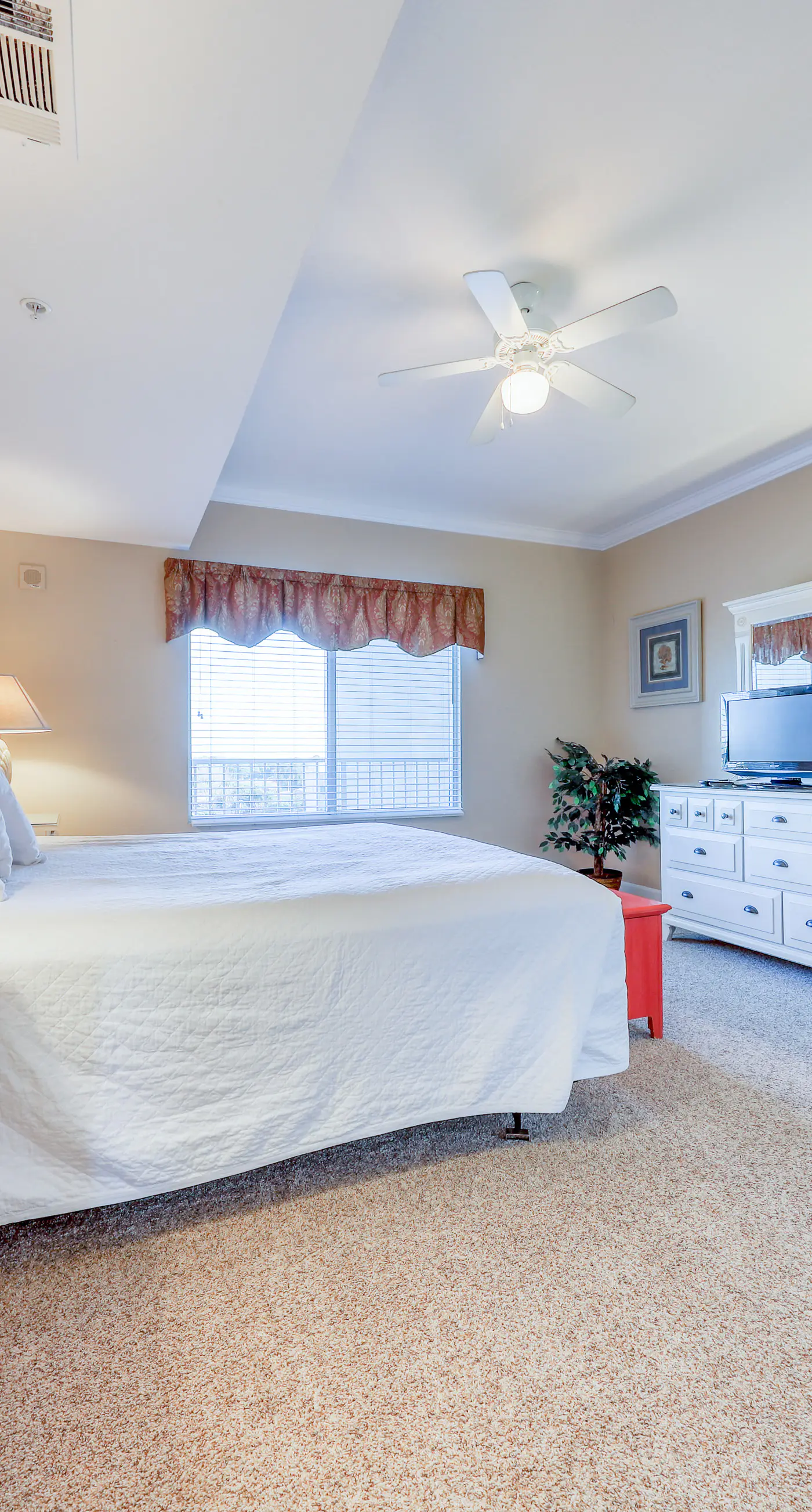 Welcoming, beachfront condo with Gulf views, pools & fitness center