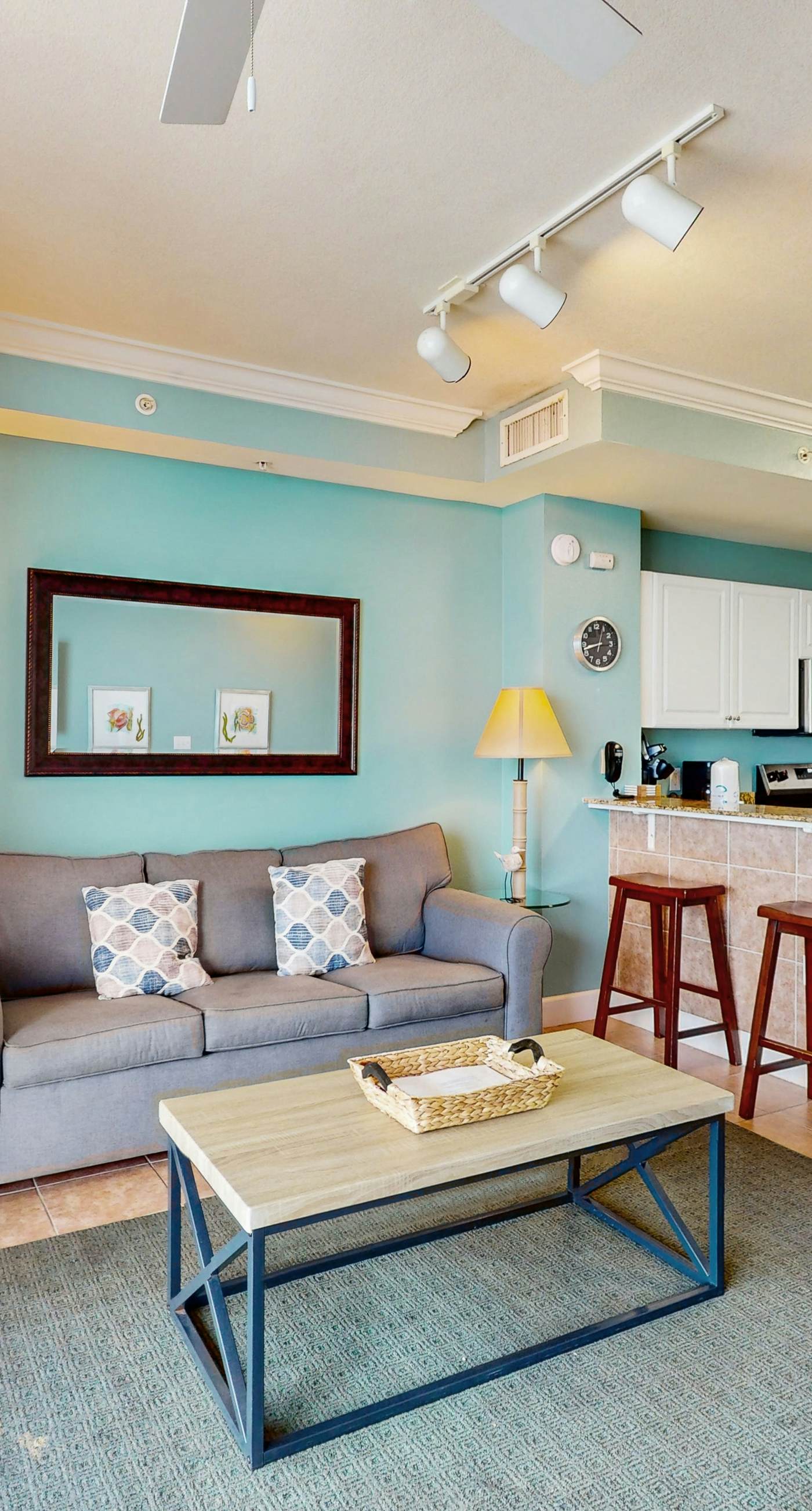 Spacious, beachfront condo w/shared gym, sauna, hot tub, pools, and BBQ area