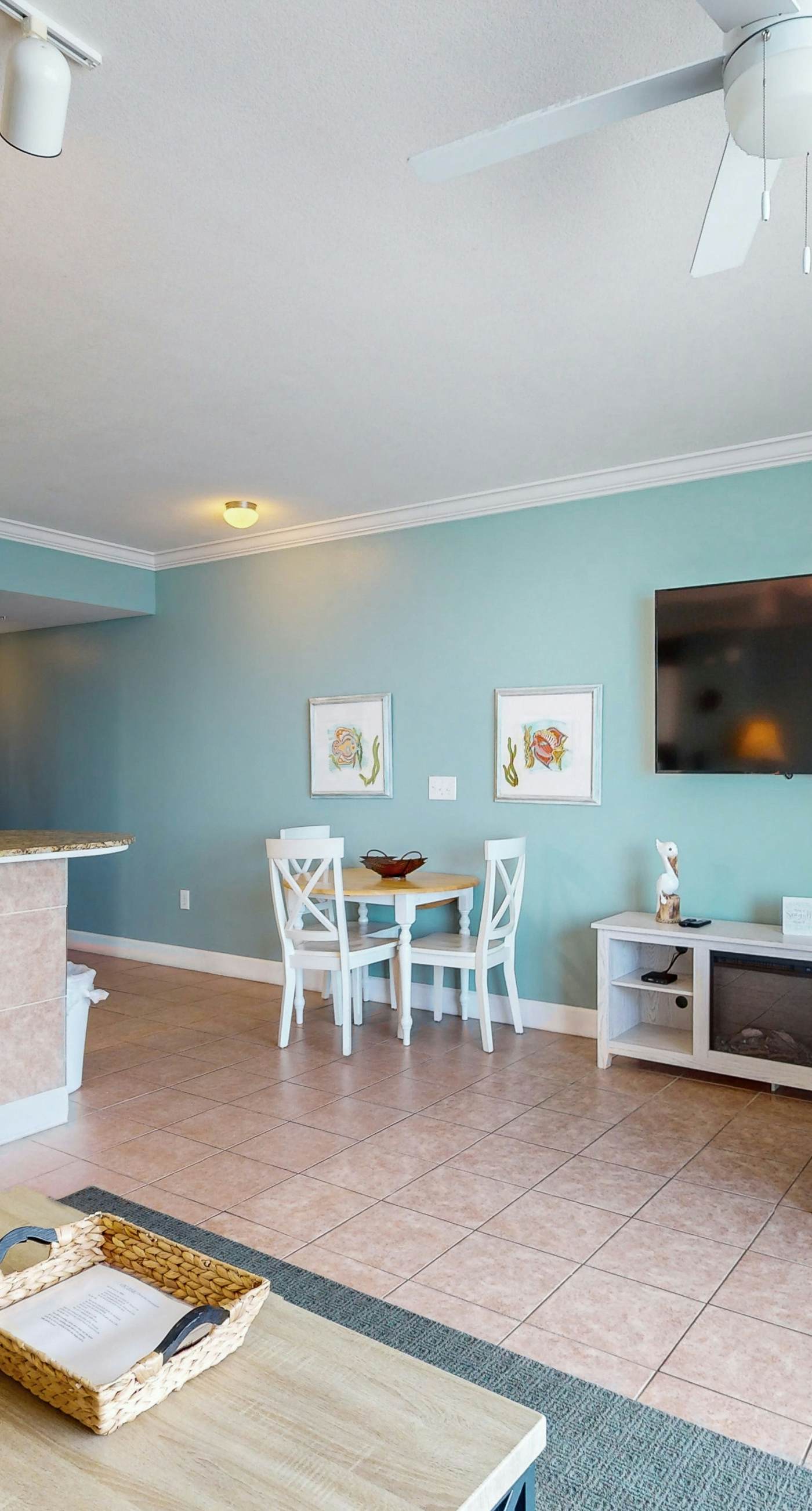 Spacious, beachfront condo w/shared gym, sauna, hot tub, pools, and BBQ area