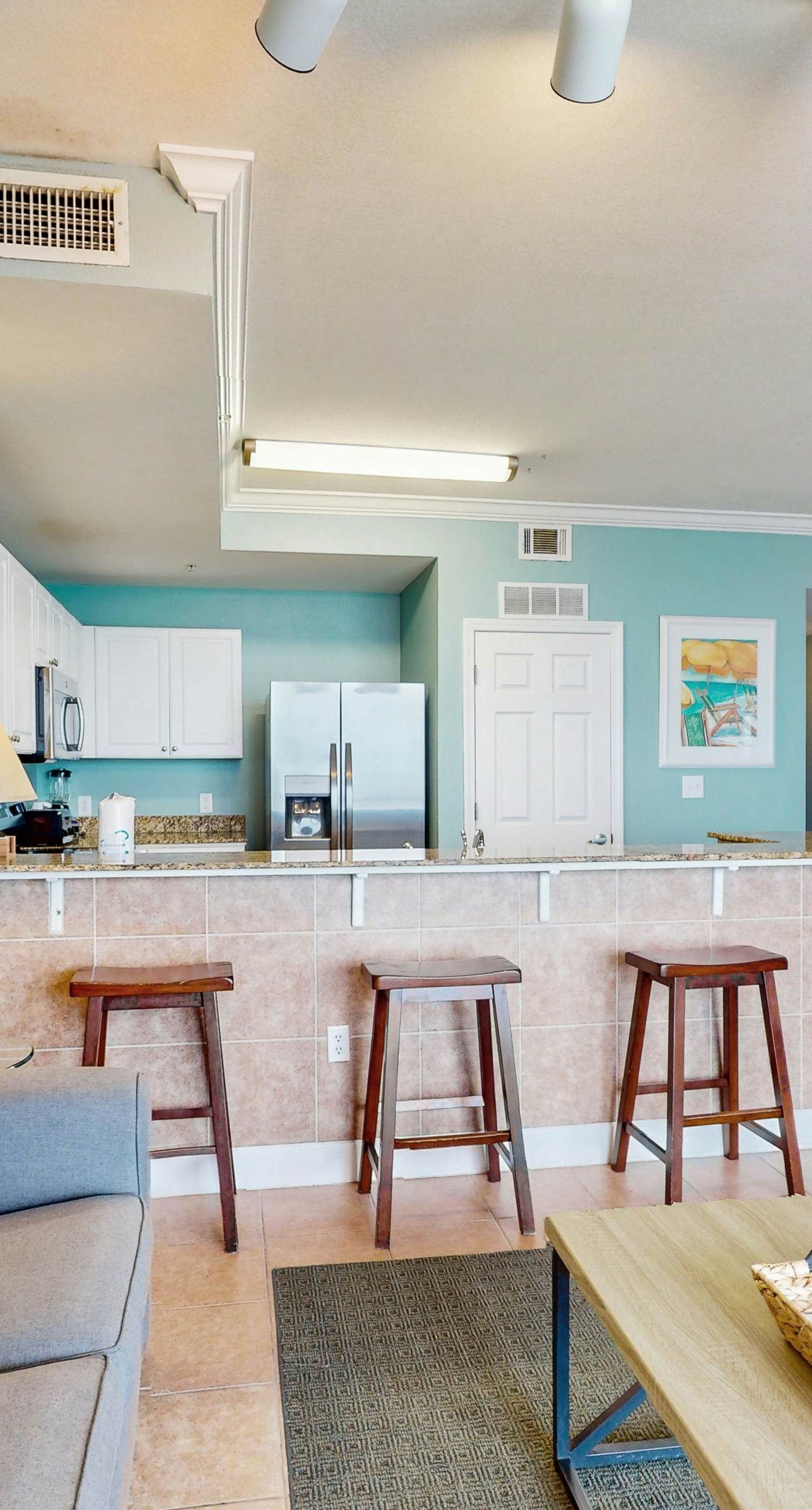 Spacious, beachfront condo w/shared gym, sauna, hot tub, pools, and BBQ area