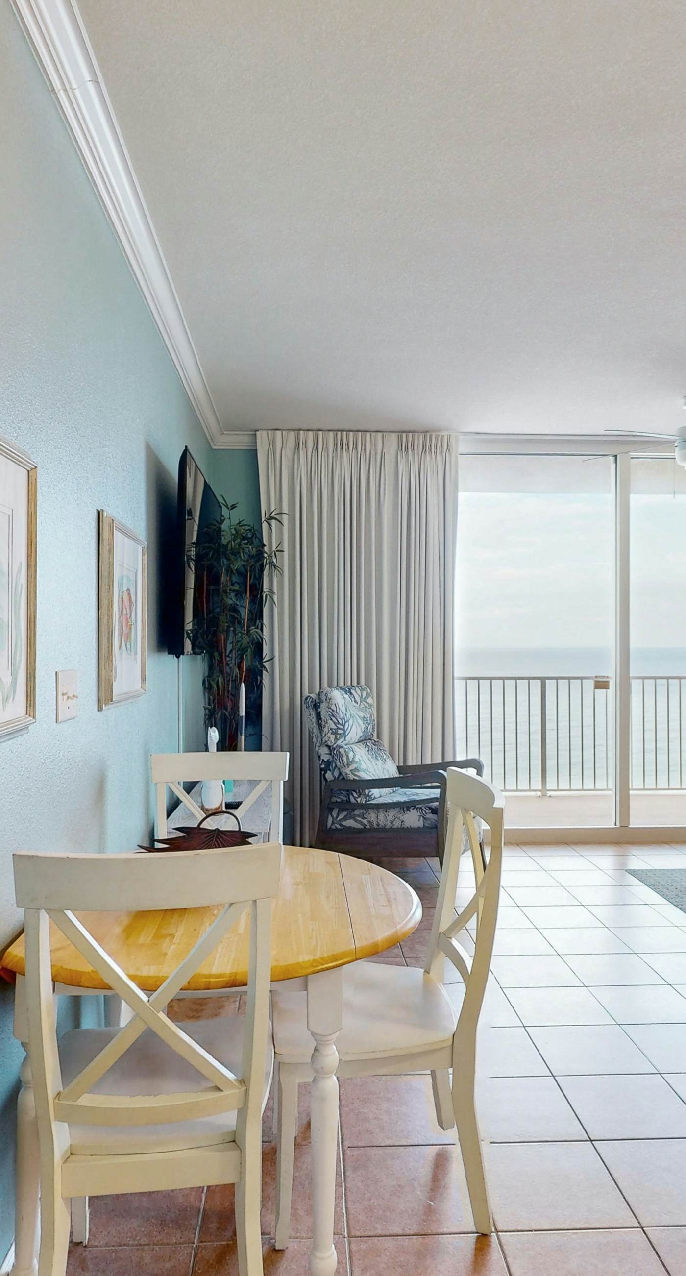 Spacious, beachfront condo w/shared gym, sauna, hot tub, pools, and BBQ area