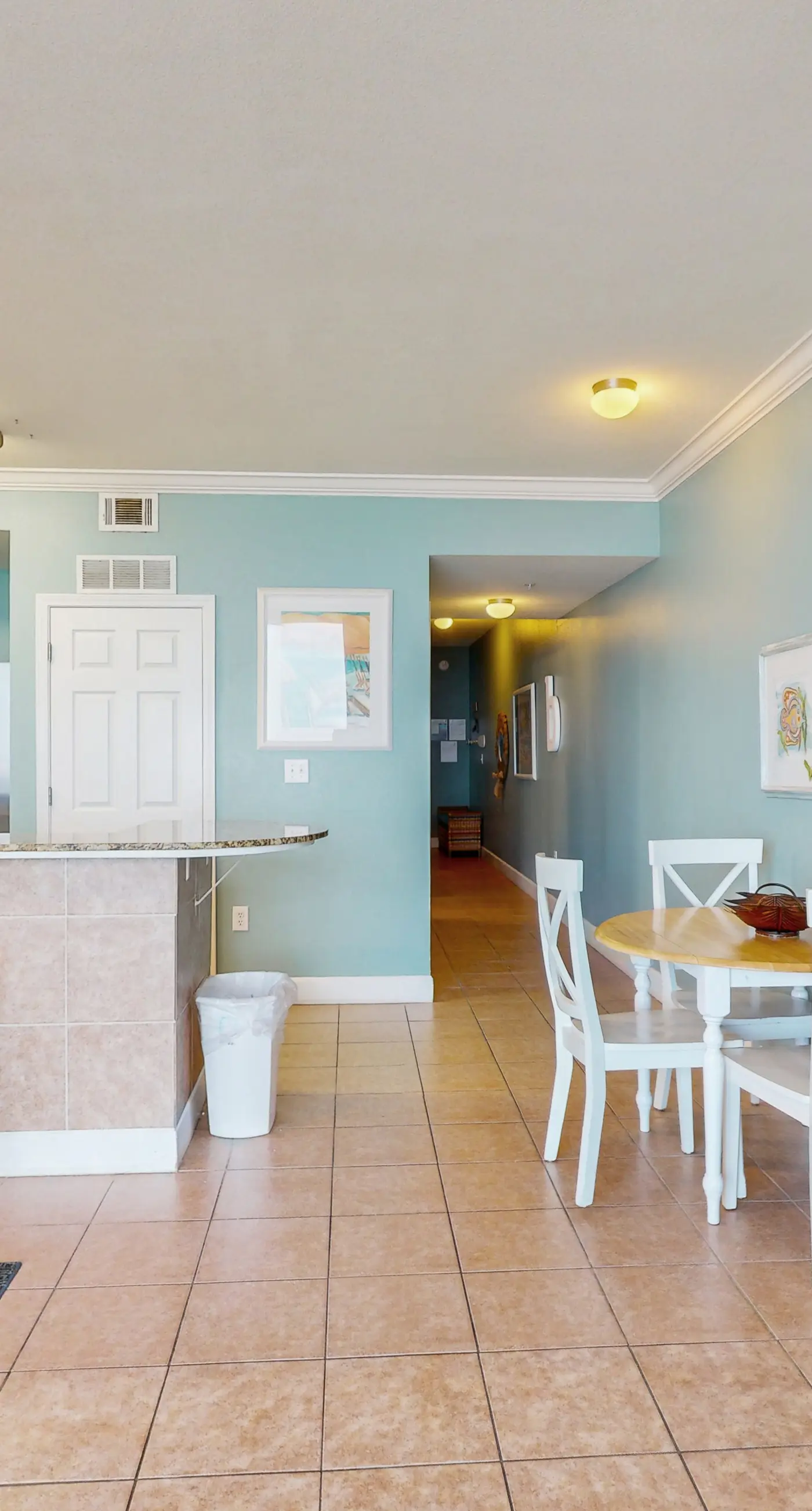 Spacious, beachfront condo w/shared gym, sauna, hot tub, pools, and BBQ area