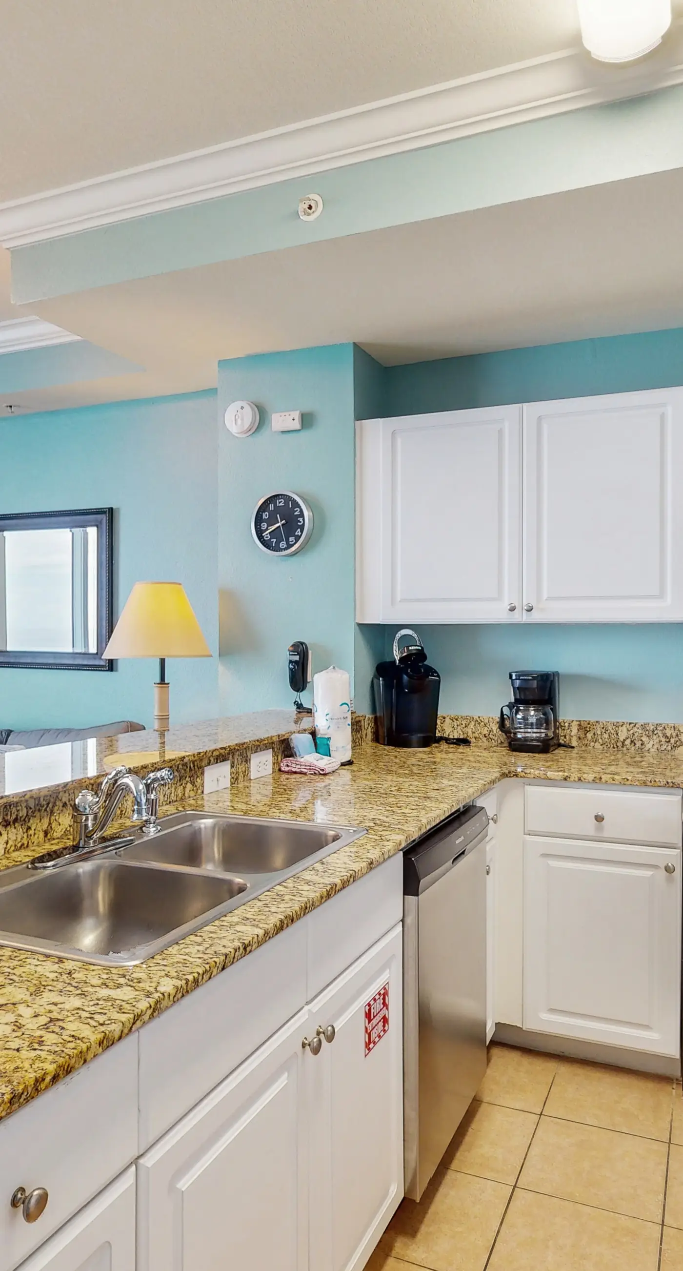 Spacious, beachfront condo w/shared gym, sauna, hot tub, pools, and BBQ area