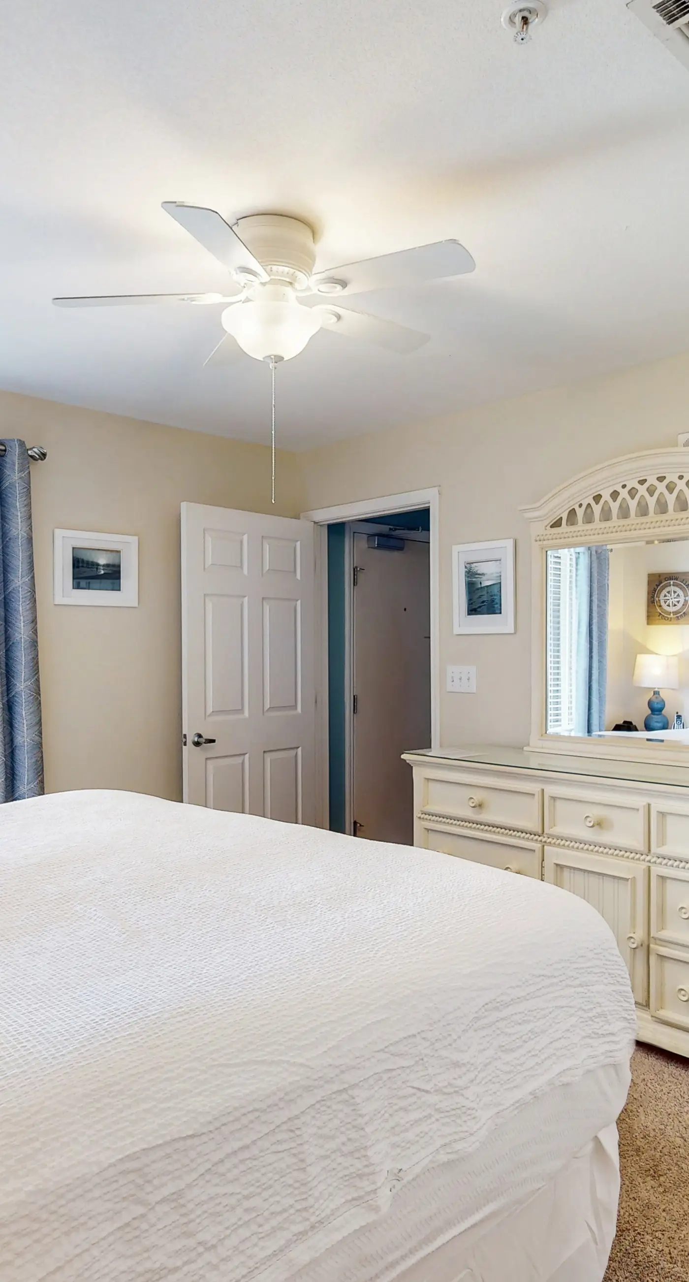 Spacious, beachfront condo w/shared gym, sauna, hot tub, pools, and BBQ area