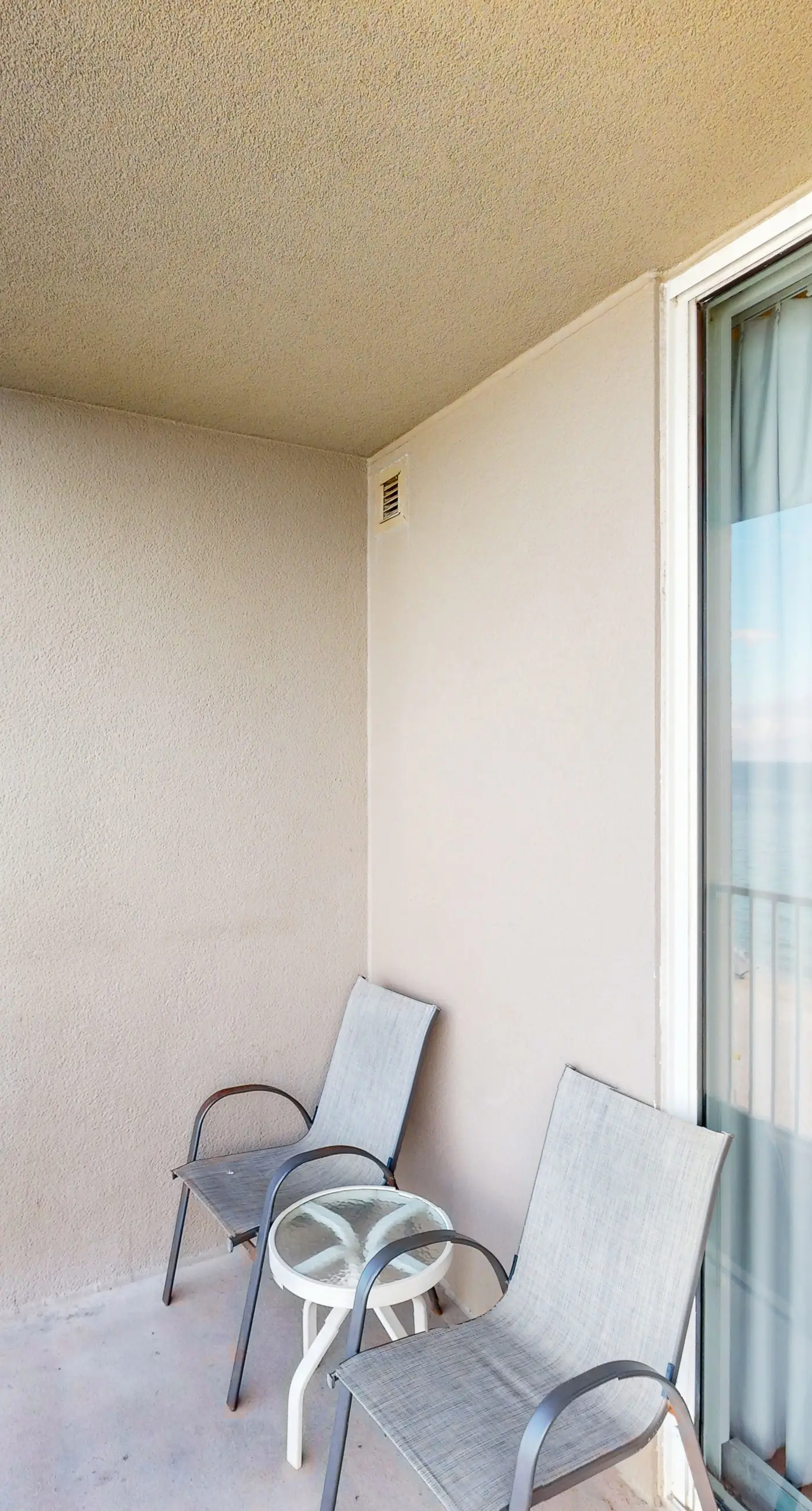 Spacious, beachfront condo w/shared gym, sauna, hot tub, pools, and BBQ area