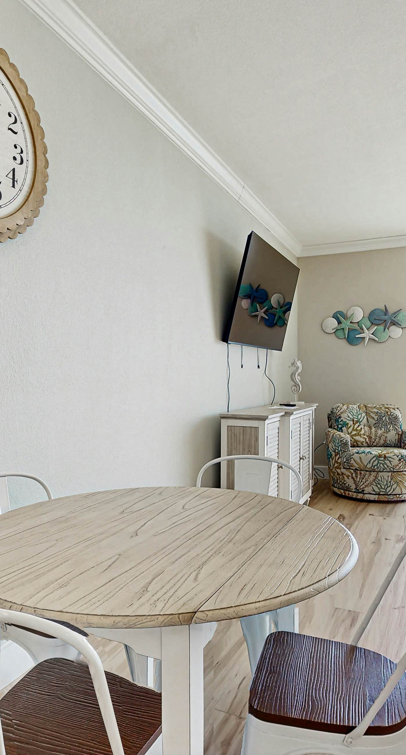 Beachfront condo with hot tub, sauna, pools, and stunning ocean views