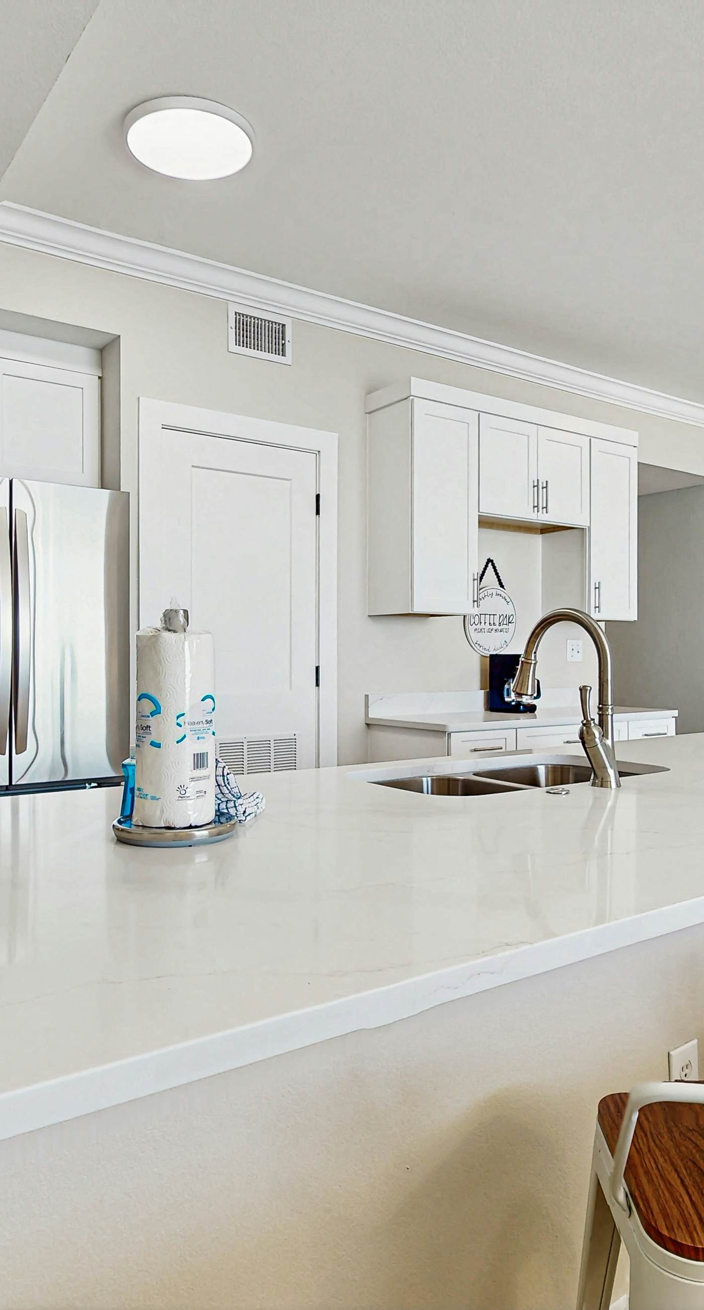 Beachfront condo with hot tub, sauna, pools, and stunning ocean views