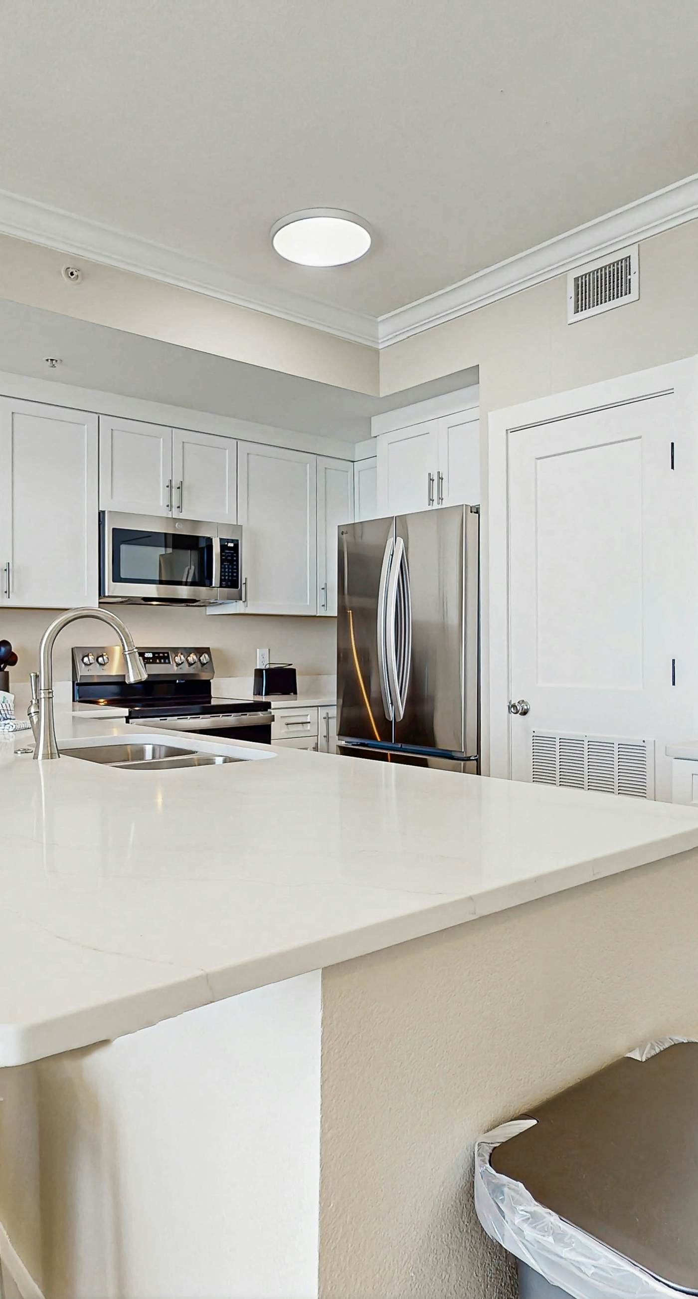 Beachfront condo with hot tub, sauna, pools, and stunning ocean views