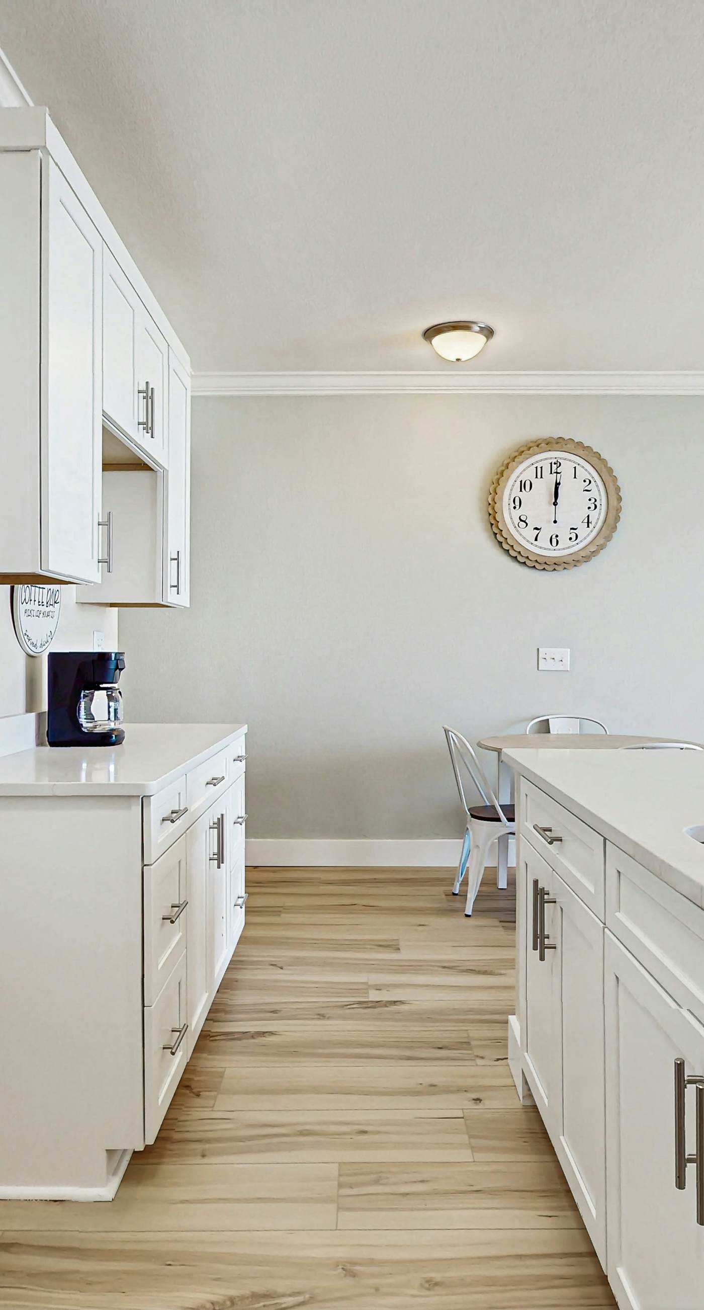 Beachfront condo with hot tub, sauna, pools, and stunning ocean views