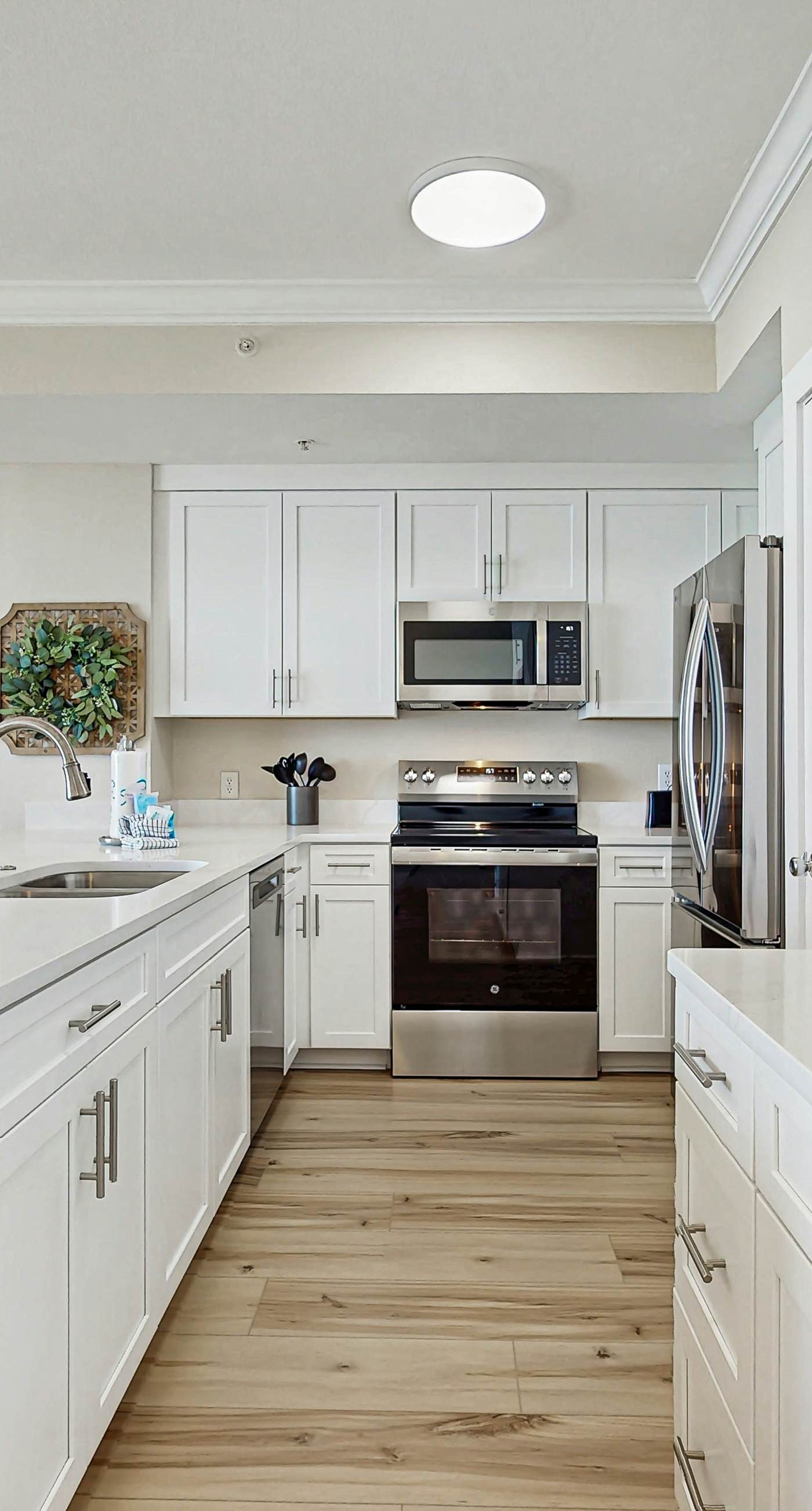 Beachfront condo with hot tub, sauna, pools, and stunning ocean views