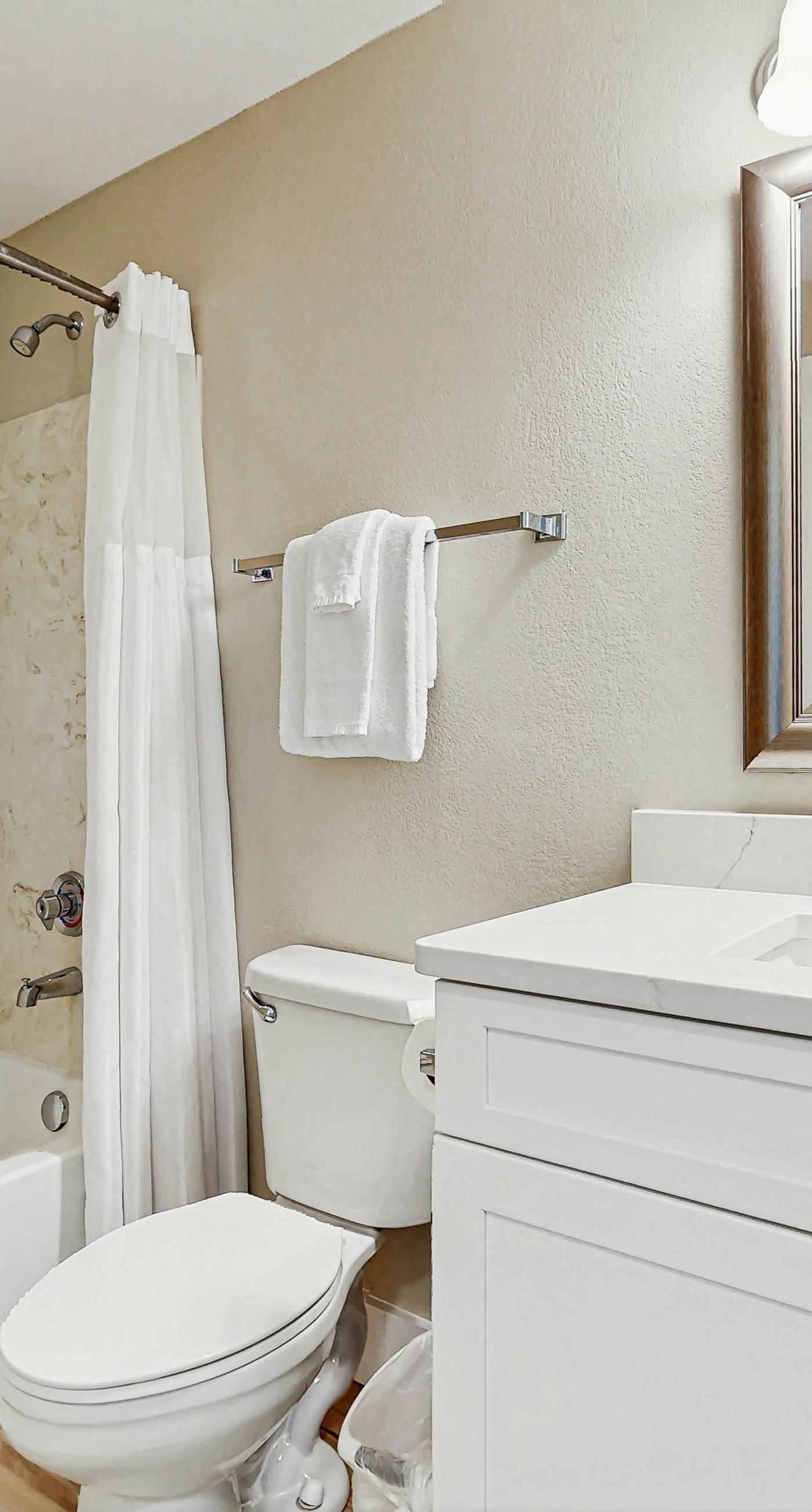 Beachfront condo with hot tub, sauna, pools, and stunning ocean views