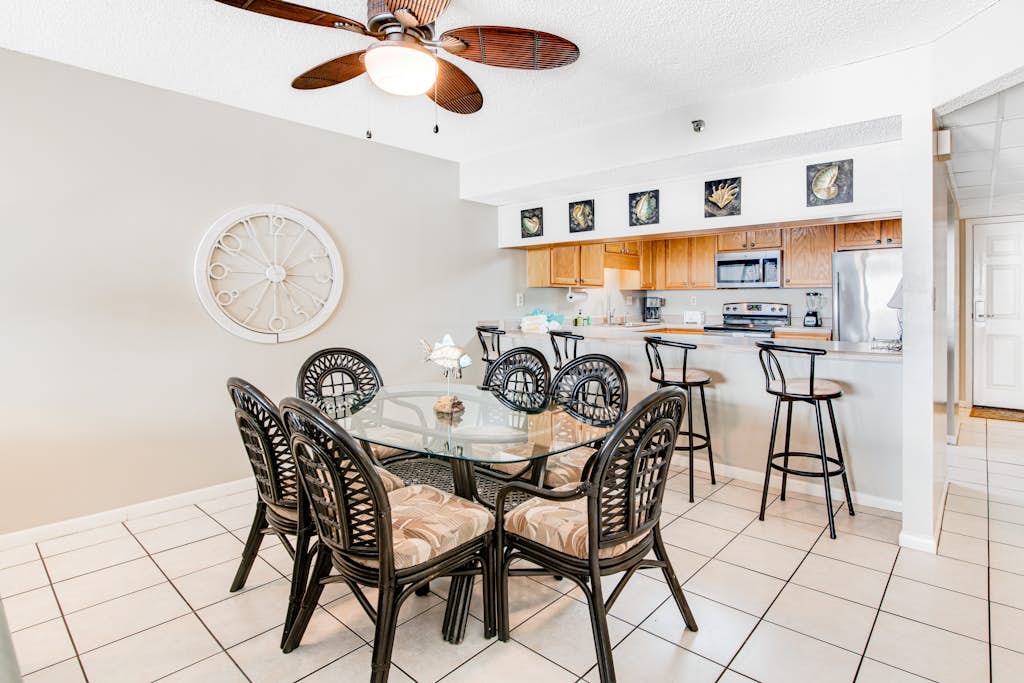 Waterfront beach condo w/ pool, hot tub & tennis available - balcony